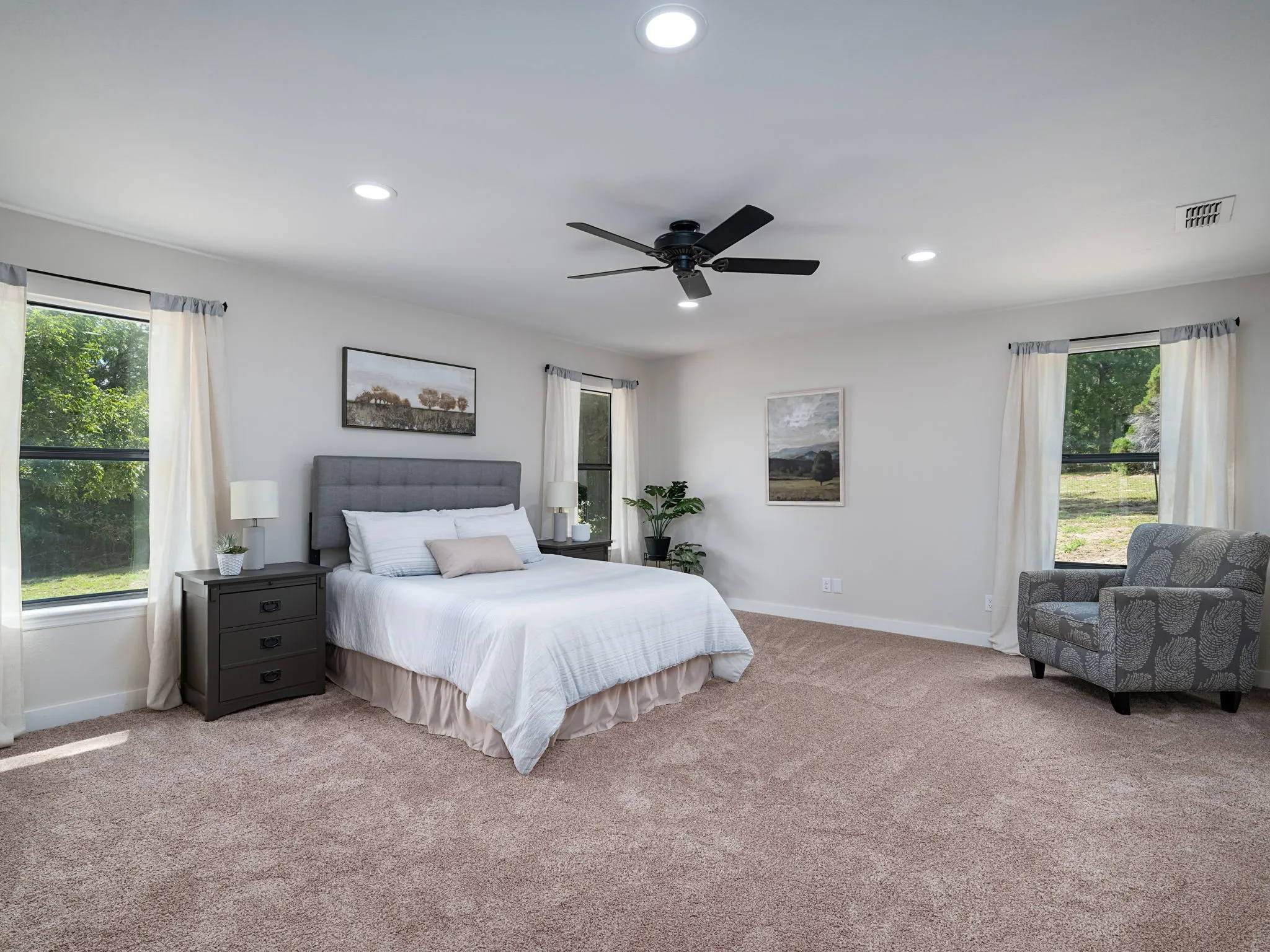Single Family Residence For Sale in Wood County , 1841 E US Highway 80, Mineola, Texas 75773, 4 Bedroom, 3 Bathroom, 4 Garage spaces, 2,682 Sqft, built in 2005, mls#21387783, Real Estate Agent in Mineola, Homes For Sale in Wood county, Homes For Sale in Mineola, Realtor in Mineola Texas, Real Estate Brokerage Independent Realty Texas, Luminita Cordes Realtor