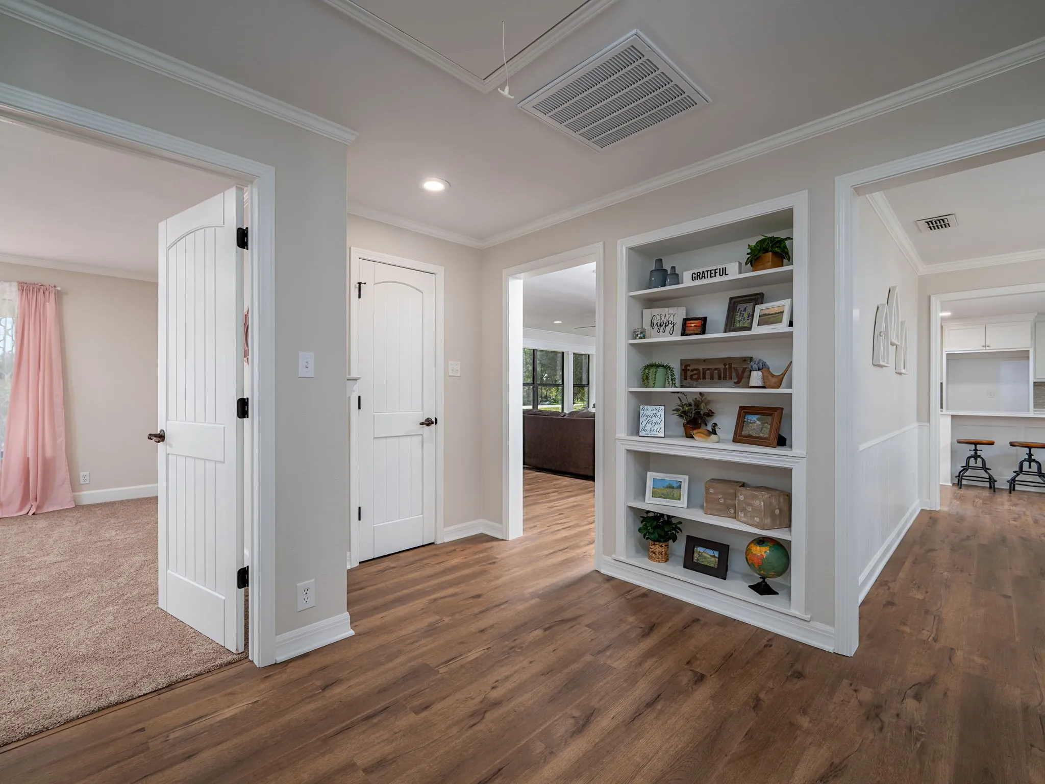 Single Family Residence For Sale in Wood County , 1841 E US Highway 80, Mineola, Texas 75773, 4 Bedroom, 3 Bathroom, 4 Garage spaces, 2,682 Sqft, built in 2005, mls#21387783, Real Estate Agent in Mineola, Homes For Sale in Wood county, Homes For Sale in Mineola, Realtor in Mineola Texas, Real Estate Brokerage Independent Realty Texas, Luminita Cordes Realtor