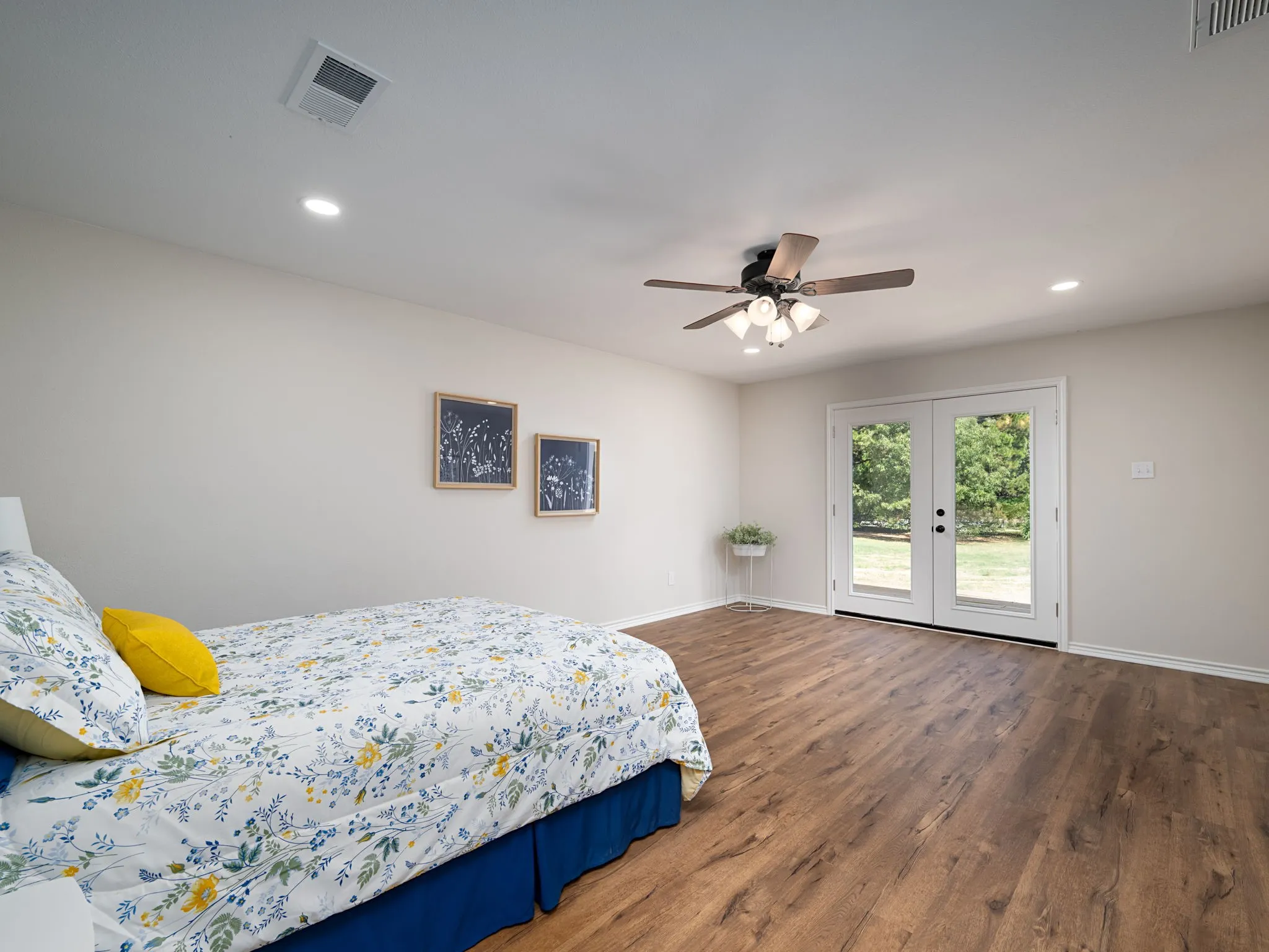 Single Family Residence For Sale in Wood County , 1841 E US Highway 80, Mineola, Texas 75773, 4 Bedroom, 3 Bathroom, 4 Garage spaces, 2,682 Sqft, built in 2005, mls#21387783, Real Estate Agent in Mineola, Homes For Sale in Wood county, Homes For Sale in Mineola, Realtor in Mineola Texas, Real Estate Brokerage Independent Realty Texas, Luminita Cordes Realtor