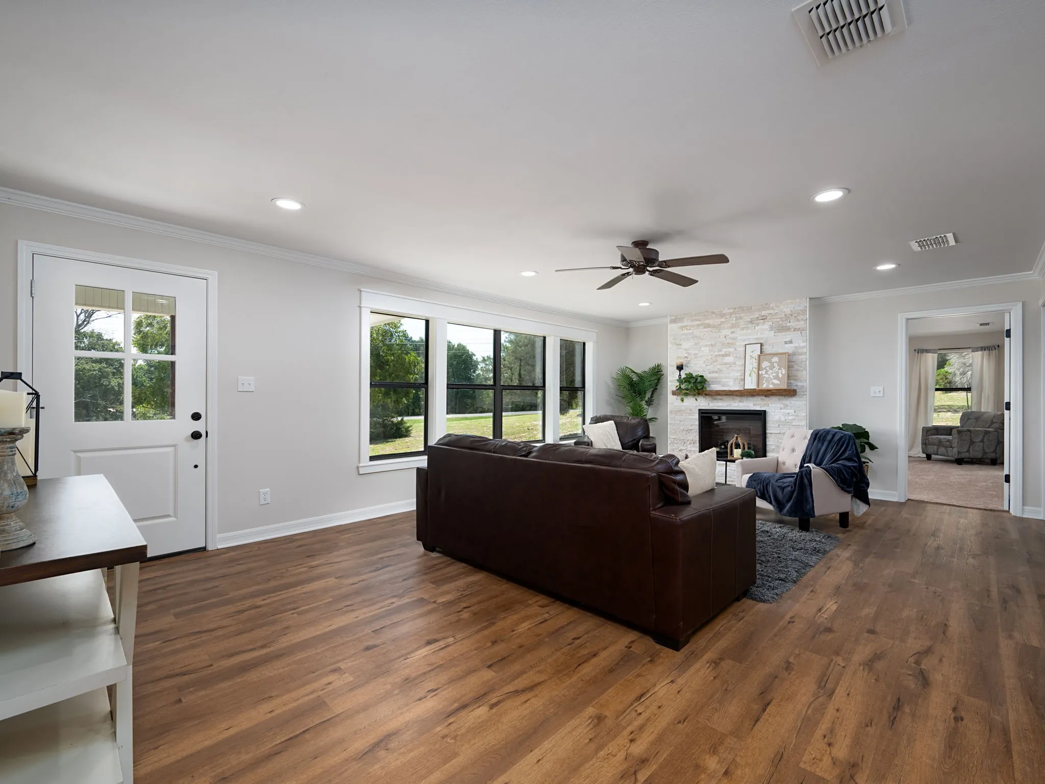 Single Family Residence For Sale in Wood County , 1841 E US Highway 80, Mineola, Texas 75773, 4 Bedroom, 3 Bathroom, 4 Garage spaces, 2,682 Sqft, built in 2005, mls#21387783, Real Estate Agent in Mineola, Homes For Sale in Wood county, Homes For Sale in Mineola, Realtor in Mineola Texas, Real Estate Brokerage Independent Realty Texas, Luminita Cordes Realtor