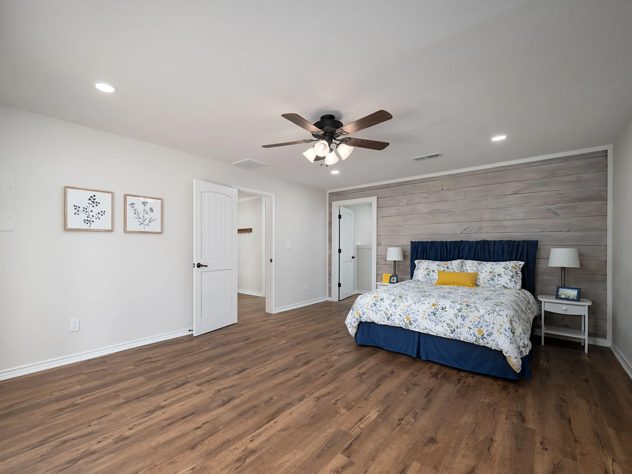 Single Family Residence For Sale in Wood County , 1841 E US Highway 80, Mineola, Texas 75773, 4 Bedroom, 3 Bathroom, 4 Garage spaces, 2,682 Sqft, built in 2005, mls#21387783, Real Estate Agent in Mineola, Homes For Sale in Wood county, Homes For Sale in Mineola, Realtor in Mineola Texas, Real Estate Brokerage Independent Realty Texas, Luminita Cordes Realtor