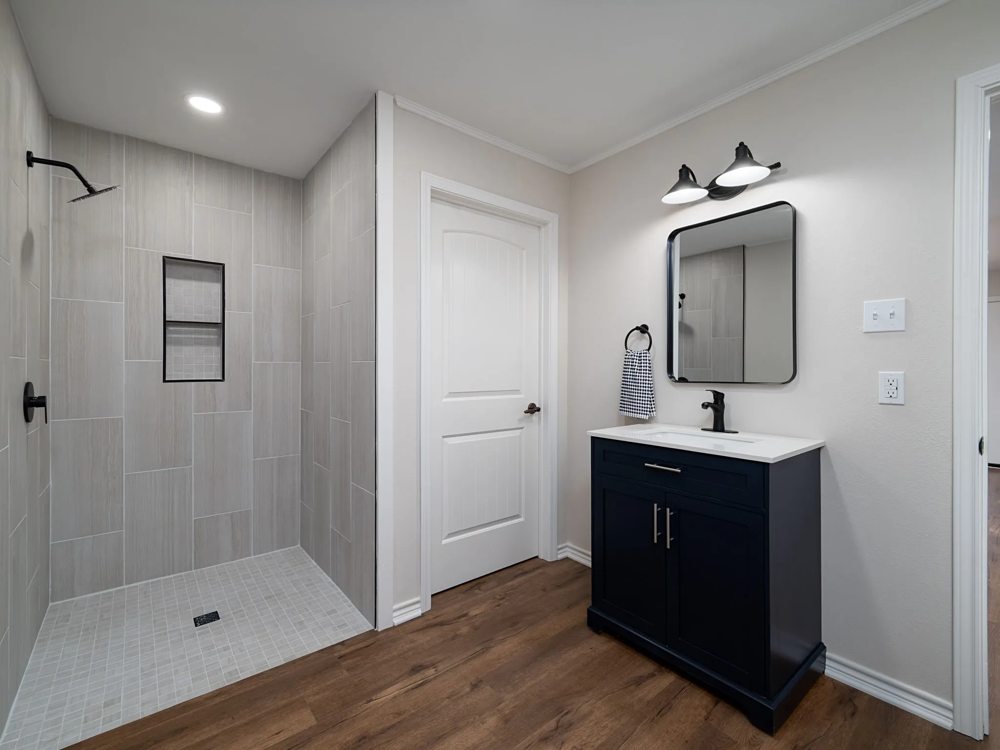 Single Family Residence For Sale in Wood County , 1841 E US Highway 80, Mineola, Texas 75773, 4 Bedroom, 3 Bathroom, 4 Garage spaces, 2,682 Sqft, built in 2005, mls#21387783, Real Estate Agent in Mineola, Homes For Sale in Wood county, Homes For Sale in Mineola, Realtor in Mineola Texas, Real Estate Brokerage Independent Realty Texas, Luminita Cordes Realtor