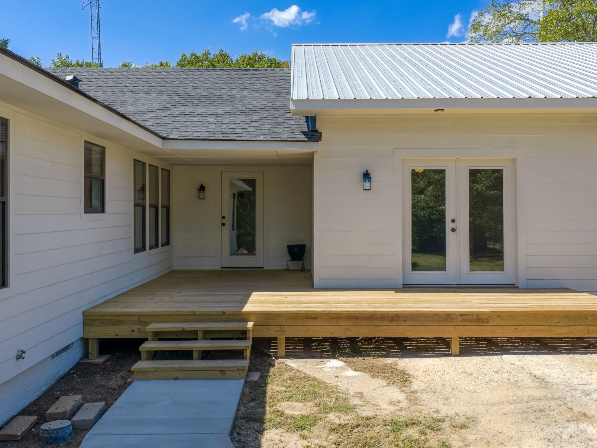 Single Family Residence For Sale in Wood County , 1841 E US Highway 80, Mineola, Texas 75773, 4 Bedroom, 3 Bathroom, 4 Garage spaces, 2,682 Sqft, built in 2005, mls#21387783, Real Estate Agent in Mineola, Homes For Sale in Wood county, Homes For Sale in Mineola, Realtor in Mineola Texas, Real Estate Brokerage Independent Realty Texas, Luminita Cordes Realtor