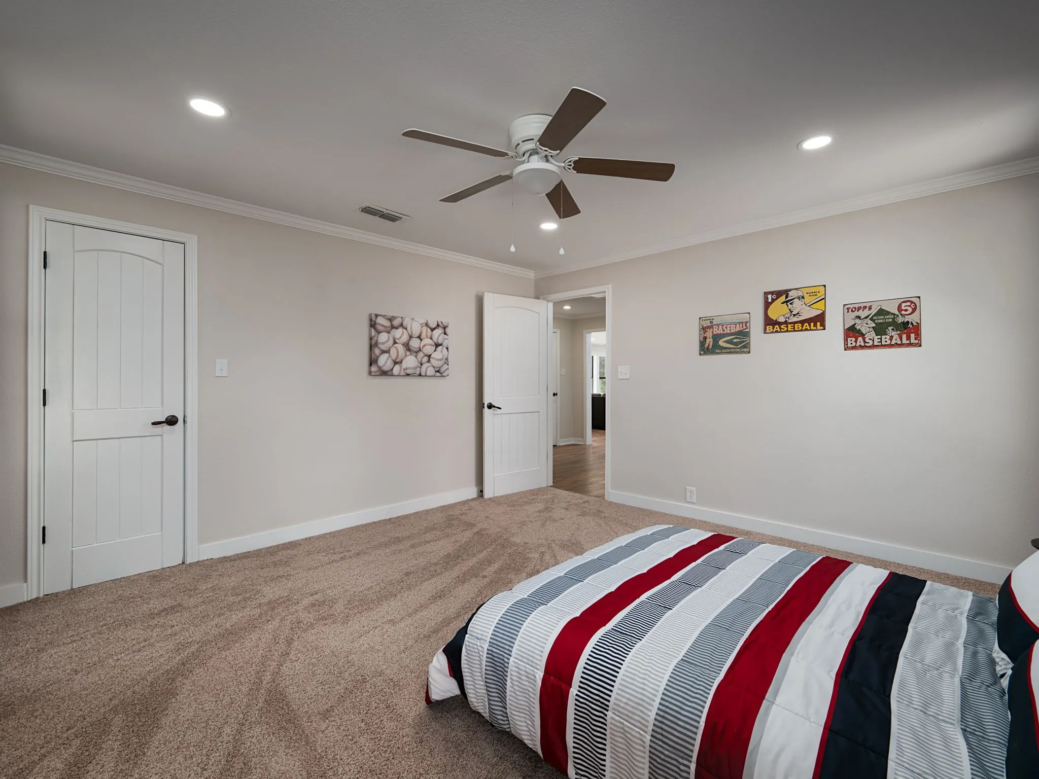 Single Family Residence For Sale in Wood County , 1841 E US Highway 80, Mineola, Texas 75773, 4 Bedroom, 3 Bathroom, 4 Garage spaces, 2,682 Sqft, built in 2005, mls#21387783, Real Estate Agent in Mineola, Homes For Sale in Wood county, Homes For Sale in Mineola, Realtor in Mineola Texas, Real Estate Brokerage Independent Realty Texas, Luminita Cordes Realtor