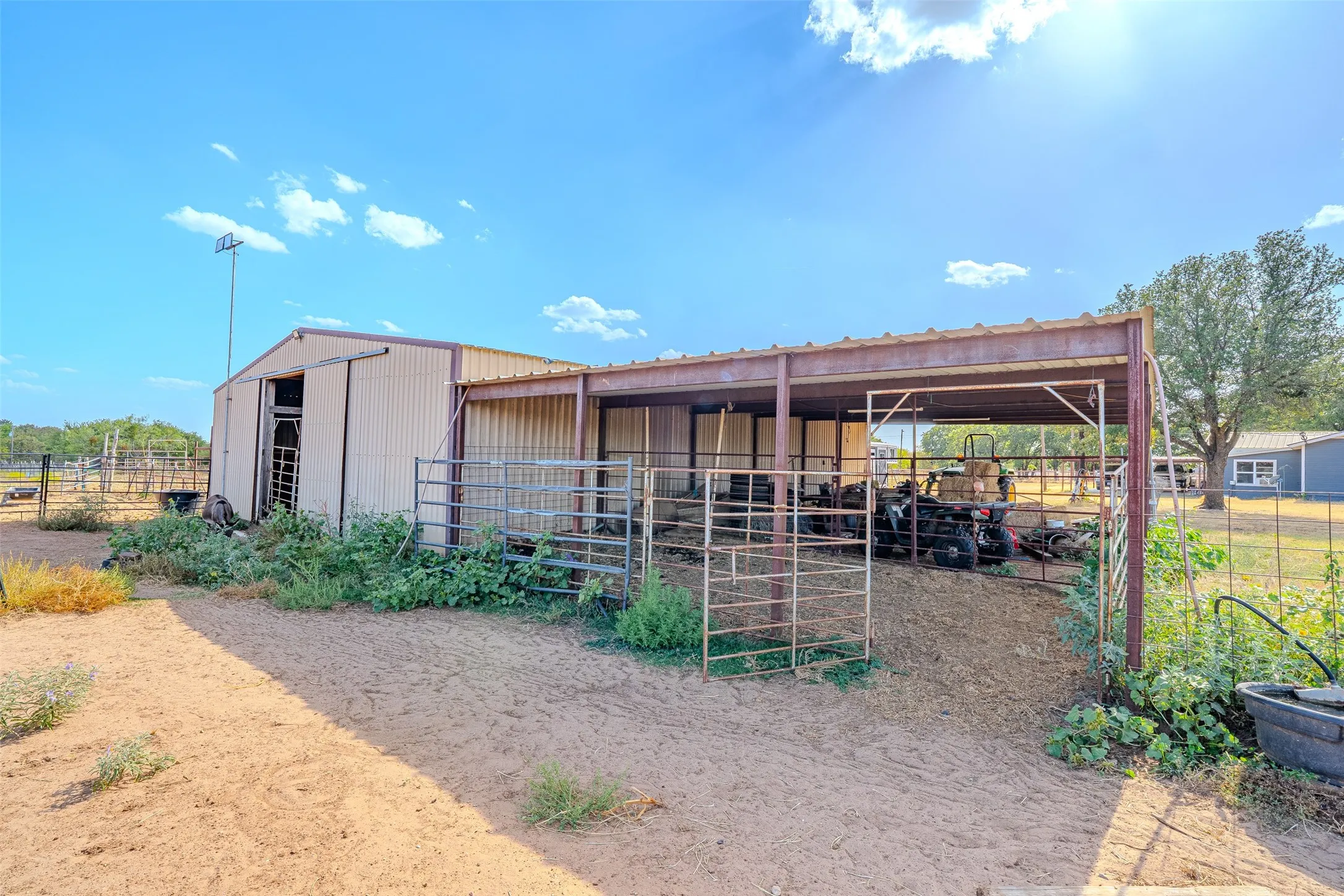 Single Family Residence For Sale in Hood County , 611 Billings Road, Tolar, Texas 76476, 4 Bedroom, 2 Bathroom, Garage spaces, 1,752 Sqft, built in 1983, mls#21390990, Real Estate Agent in Tolar, Homes For Sale in Hood county, Homes For Sale in Tolar, Realtor in Tolar Texas, Real Estate Brokerage Independent Realty Texas, Luminita Cordes Realtor