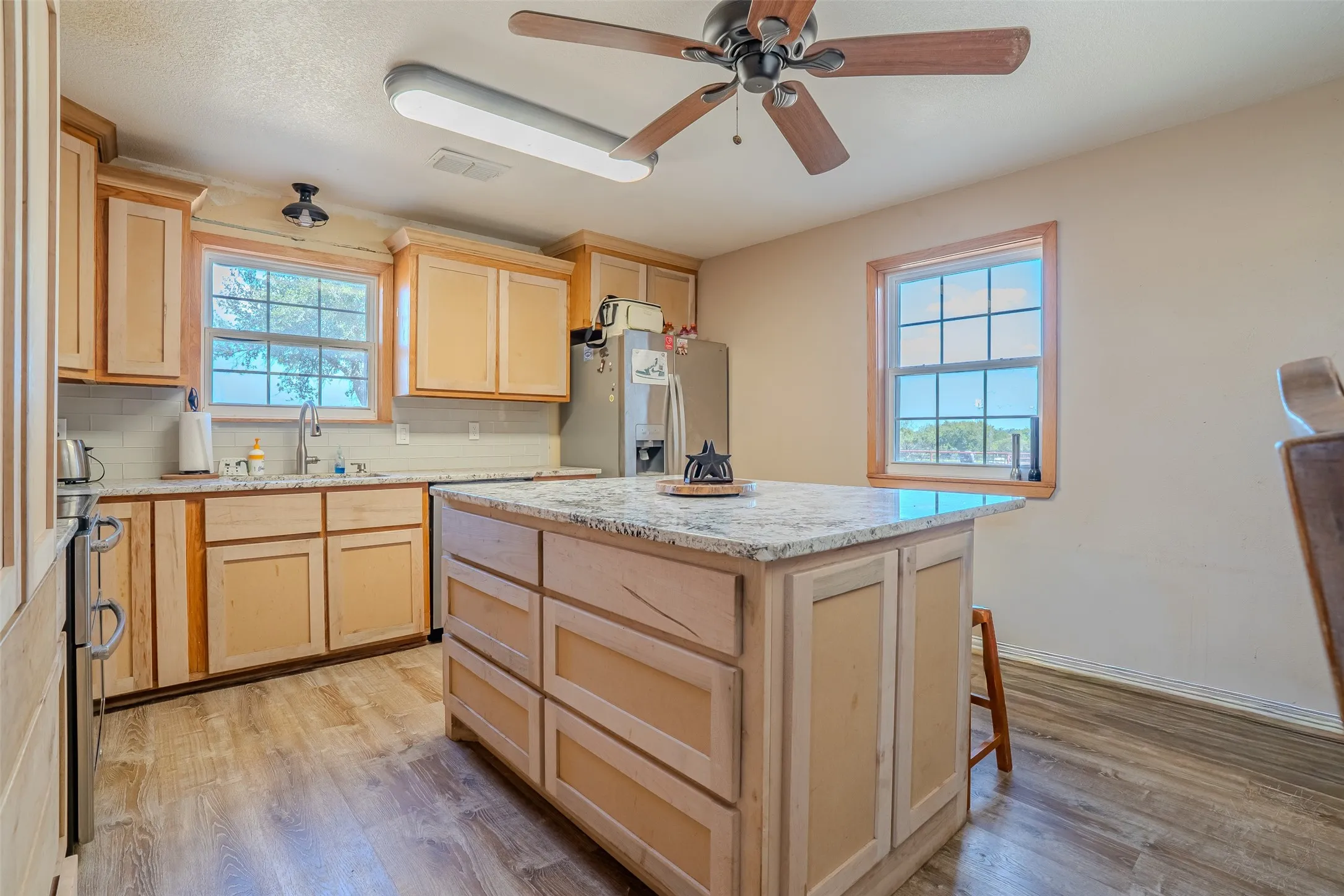 Single Family Residence For Sale in Hood County , 611 Billings Road, Tolar, Texas 76476, 4 Bedroom, 2 Bathroom, Garage spaces, 1,752 Sqft, built in 1983, mls#21390990, Real Estate Agent in Tolar, Homes For Sale in Hood county, Homes For Sale in Tolar, Realtor in Tolar Texas, Real Estate Brokerage Independent Realty Texas, Luminita Cordes Realtor