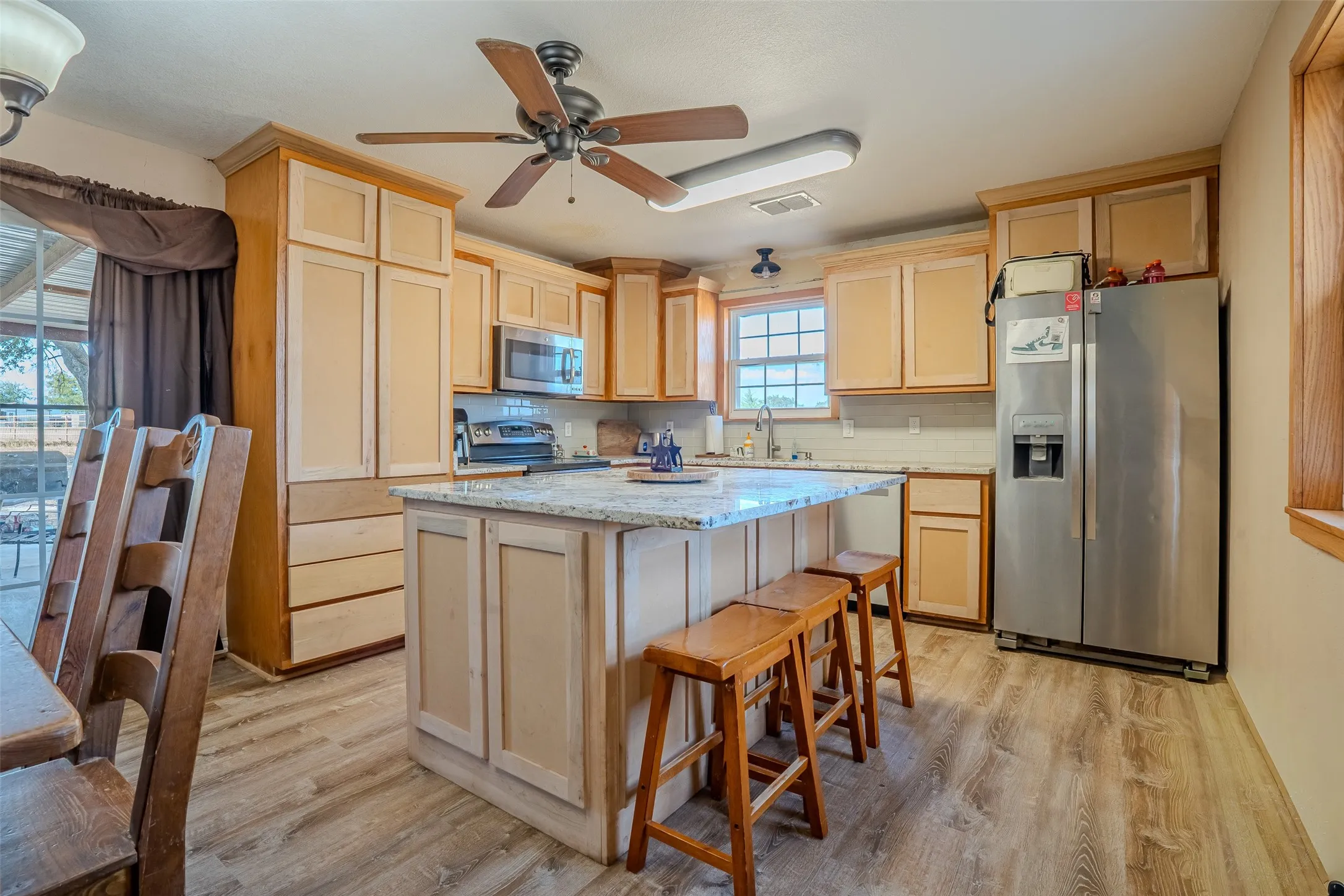 Single Family Residence For Sale in Hood County , 611 Billings Road, Tolar, Texas 76476, 4 Bedroom, 2 Bathroom, Garage spaces, 1,752 Sqft, built in 1983, mls#21390990, Real Estate Agent in Tolar, Homes For Sale in Hood county, Homes For Sale in Tolar, Realtor in Tolar Texas, Real Estate Brokerage Independent Realty Texas, Luminita Cordes Realtor