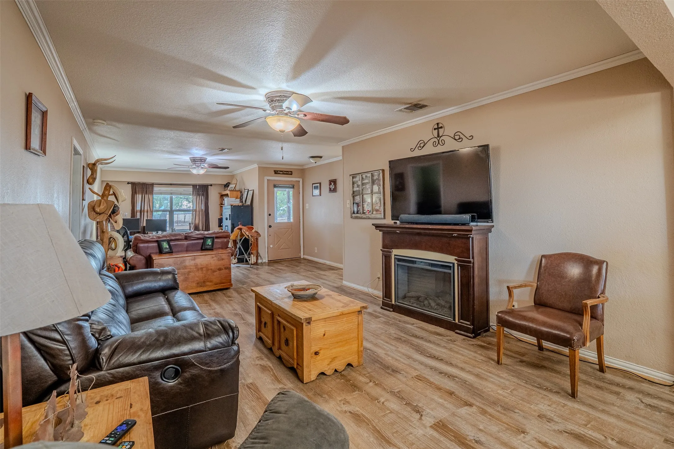 Single Family Residence For Sale in Hood County , 611 Billings Road, Tolar, Texas 76476, 4 Bedroom, 2 Bathroom, Garage spaces, 1,752 Sqft, built in 1983, mls#21390990, Real Estate Agent in Tolar, Homes For Sale in Hood county, Homes For Sale in Tolar, Realtor in Tolar Texas, Real Estate Brokerage Independent Realty Texas, Luminita Cordes Realtor