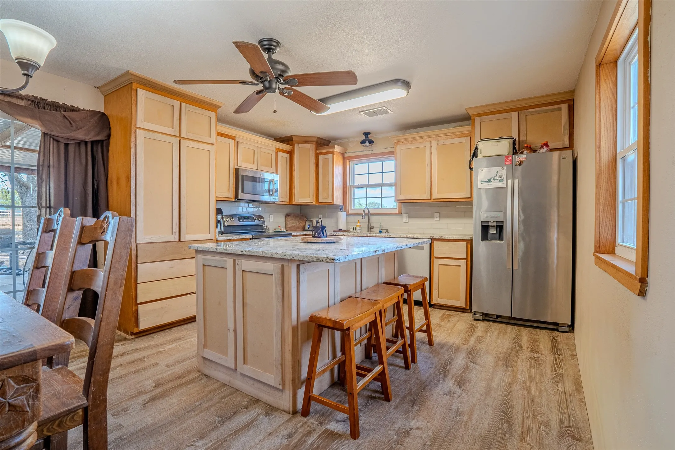 Single Family Residence For Sale in Hood County , 611 Billings Road, Tolar, Texas 76476, 4 Bedroom, 2 Bathroom, Garage spaces, 1,752 Sqft, built in 1983, mls#21390990, Real Estate Agent in Tolar, Homes For Sale in Hood county, Homes For Sale in Tolar, Realtor in Tolar Texas, Real Estate Brokerage Independent Realty Texas, Luminita Cordes Realtor