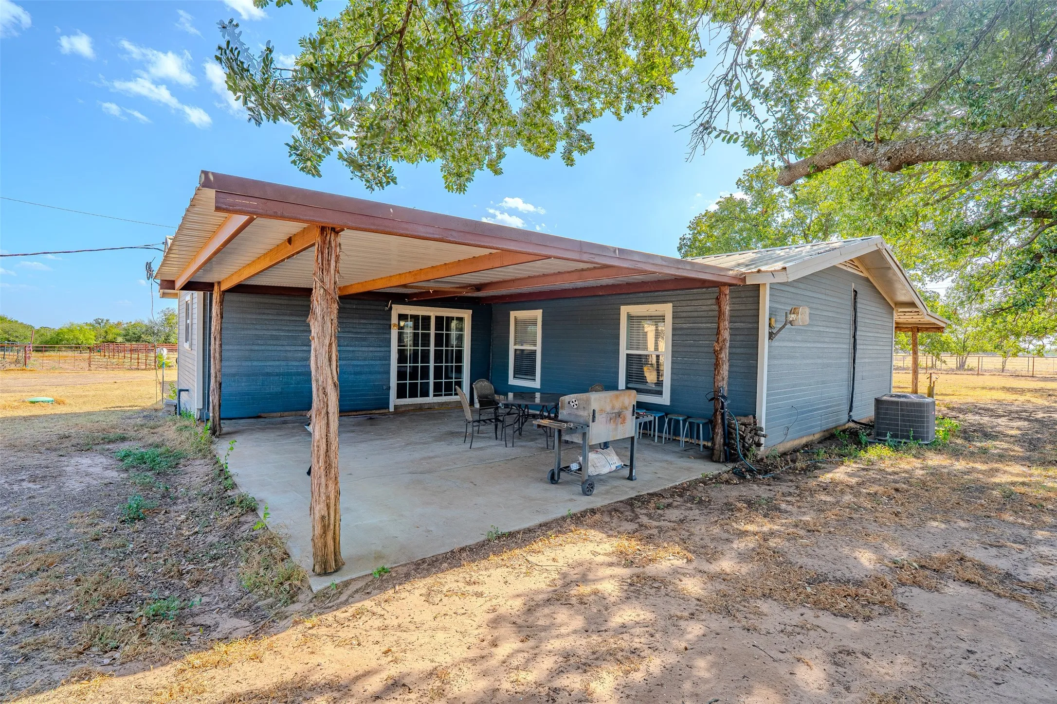 Single Family Residence For Sale in Hood County , 611 Billings Road, Tolar, Texas 76476, 4 Bedroom, 2 Bathroom, Garage spaces, 1,752 Sqft, built in 1983, mls#21390990, Real Estate Agent in Tolar, Homes For Sale in Hood county, Homes For Sale in Tolar, Realtor in Tolar Texas, Real Estate Brokerage Independent Realty Texas, Luminita Cordes Realtor