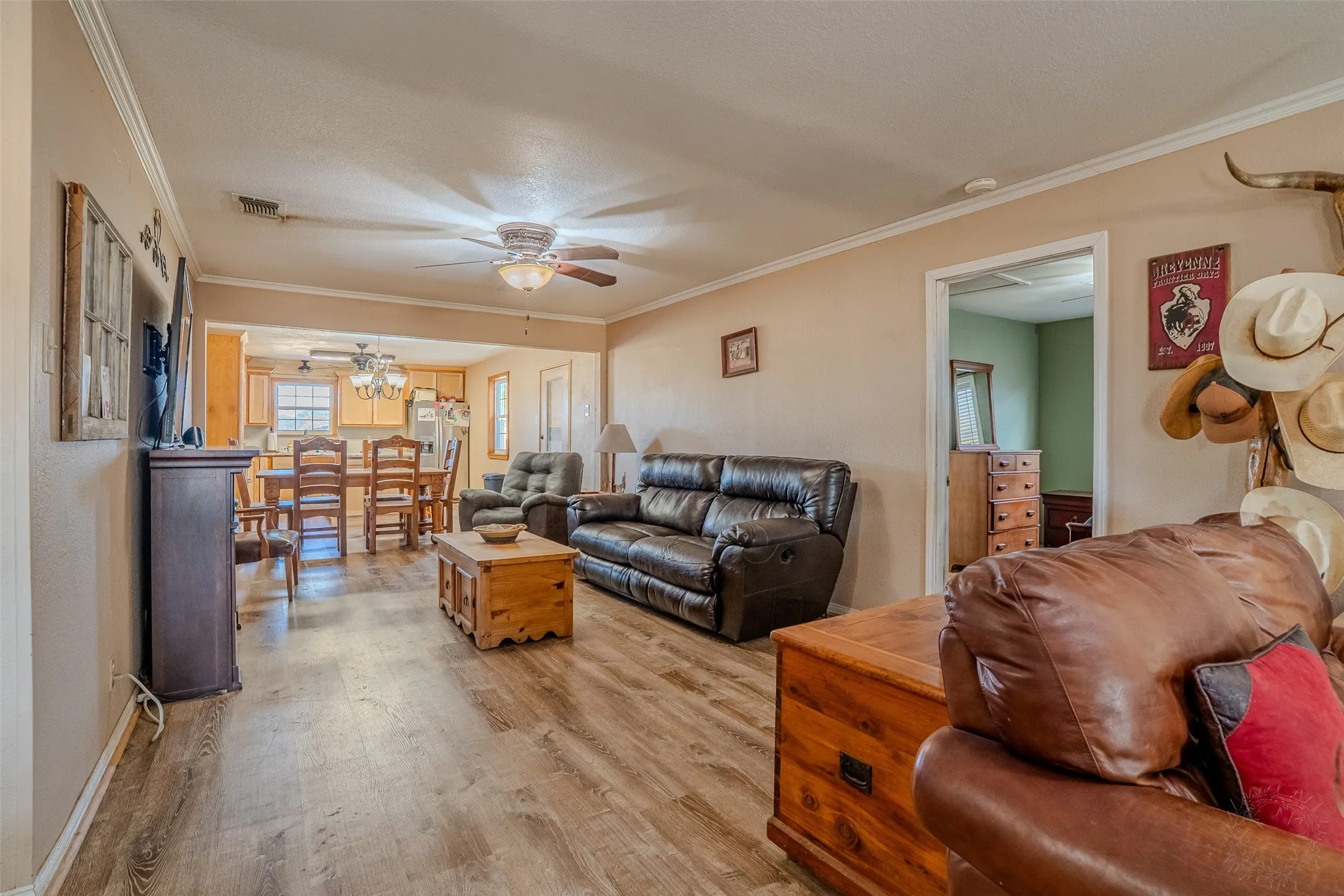 Single Family Residence For Sale in Hood County , 611 Billings Road, Tolar, Texas 76476, 4 Bedroom, 2 Bathroom, Garage spaces, 1,752 Sqft, built in 1983, mls#21390990, Real Estate Agent in Tolar, Homes For Sale in Hood county, Homes For Sale in Tolar, Realtor in Tolar Texas, Real Estate Brokerage Independent Realty Texas, Luminita Cordes Realtor