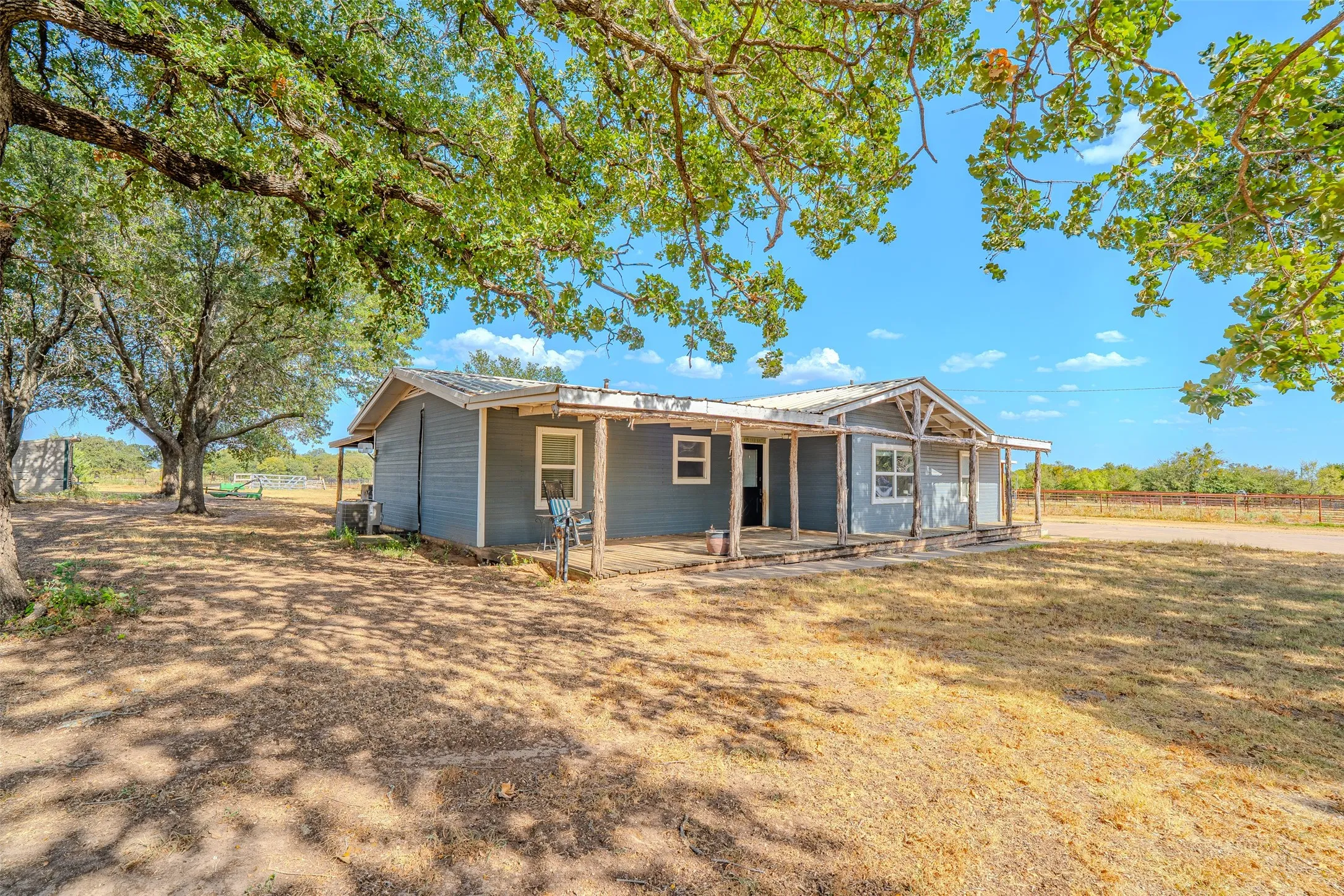 Single Family Residence For Sale in Hood County , 611 Billings Road, Tolar, Texas 76476, 4 Bedroom, 2 Bathroom, Garage spaces, 1,752 Sqft, built in 1983, mls#21390990, Real Estate Agent in Tolar, Homes For Sale in Hood county, Homes For Sale in Tolar, Realtor in Tolar Texas, Real Estate Brokerage Independent Realty Texas, Luminita Cordes Realtor