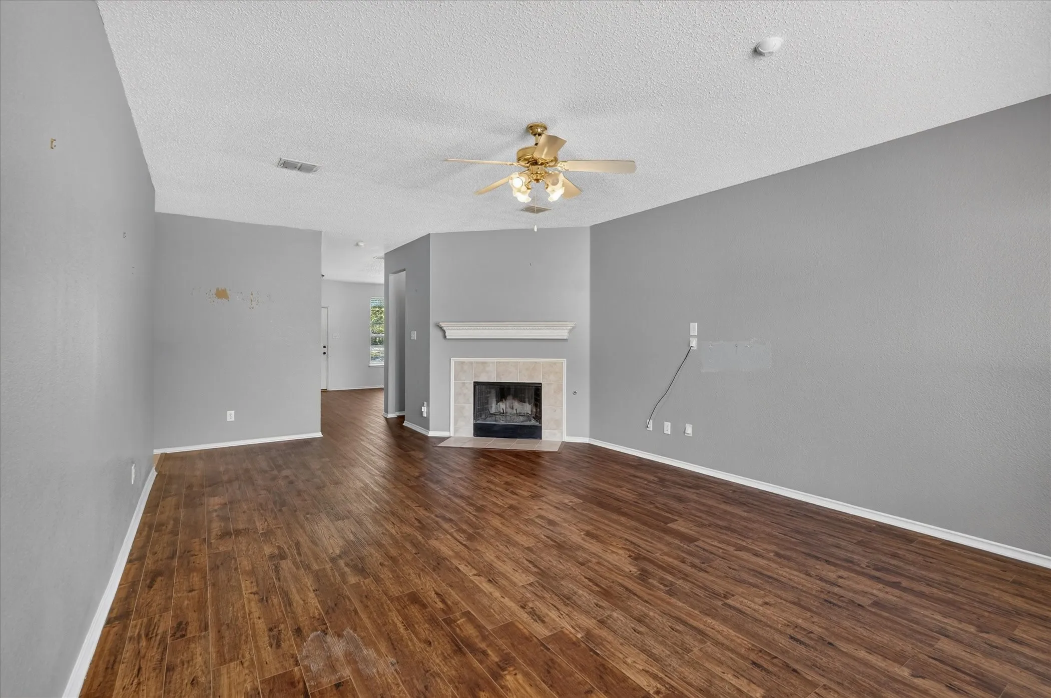 Single Family Residence For Sale in Rockwall County , 2828 Clear Creek Drive, Rockwall, Texas 75032, 4 Bedroom, 3 Bathroom, 2 Garage spaces, 2,844 Sqft, built in 2003, mls#21389669, Real Estate Agent in Rockwall, Homes For Sale in Rockwall county, Homes For Sale in Rockwall, Realtor in Rockwall Texas, Real Estate Brokerage Independent Realty Texas, Luminita Cordes Realtor