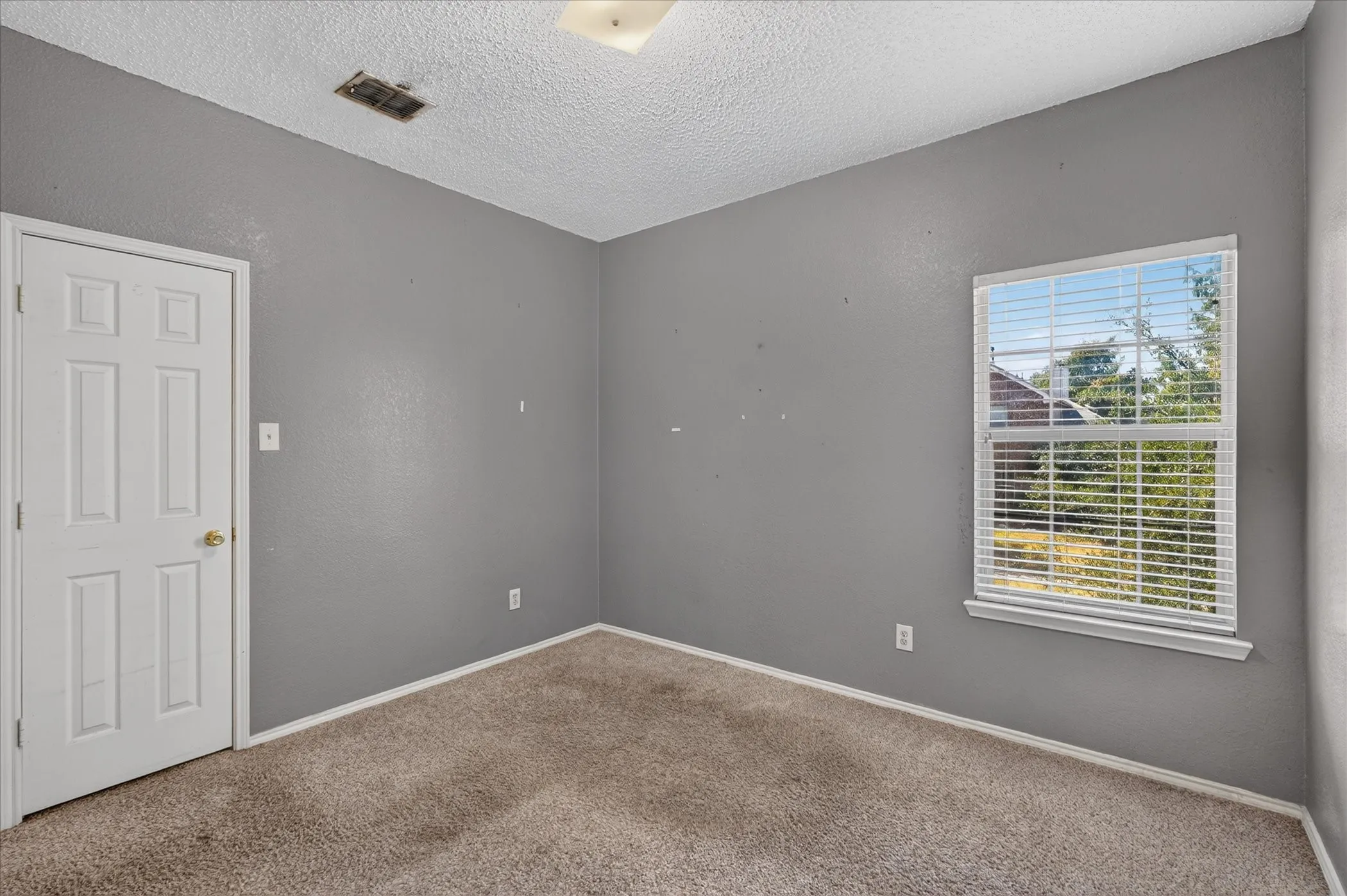 Single Family Residence For Sale in Rockwall County , 2828 Clear Creek Drive, Rockwall, Texas 75032, 4 Bedroom, 3 Bathroom, 2 Garage spaces, 2,844 Sqft, built in 2003, mls#21389669, Real Estate Agent in Rockwall, Homes For Sale in Rockwall county, Homes For Sale in Rockwall, Realtor in Rockwall Texas, Real Estate Brokerage Independent Realty Texas, Luminita Cordes Realtor