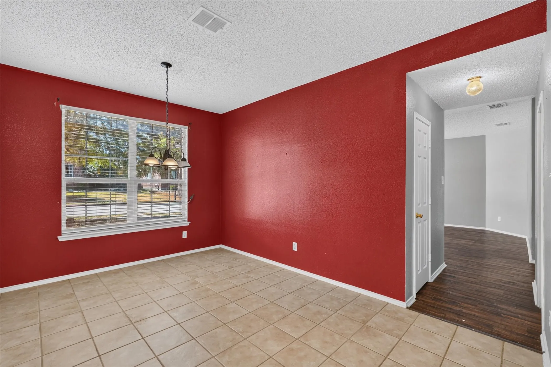 Single Family Residence For Sale in Rockwall County , 2828 Clear Creek Drive, Rockwall, Texas 75032, 4 Bedroom, 3 Bathroom, 2 Garage spaces, 2,844 Sqft, built in 2003, mls#21389669, Real Estate Agent in Rockwall, Homes For Sale in Rockwall county, Homes For Sale in Rockwall, Realtor in Rockwall Texas, Real Estate Brokerage Independent Realty Texas, Luminita Cordes Realtor