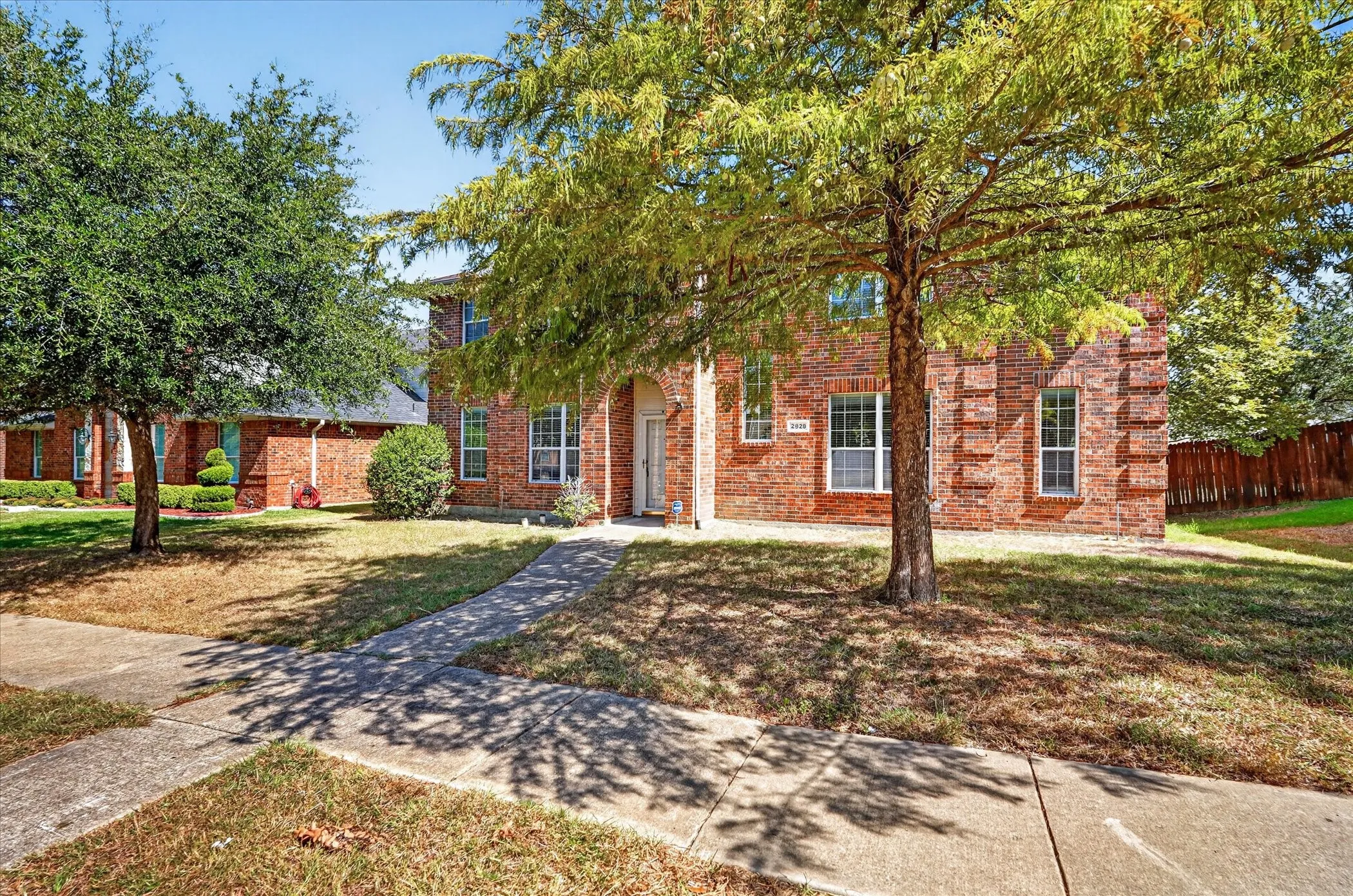 Single Family Residence For Sale in Rockwall County , 2828 Clear Creek Drive, Rockwall, Texas 75032, 4 Bedroom, 3 Bathroom, 2 Garage spaces, 2,844 Sqft, built in 2003, mls#21389669, Real Estate Agent in Rockwall, Homes For Sale in Rockwall county, Homes For Sale in Rockwall, Realtor in Rockwall Texas, Real Estate Brokerage Independent Realty Texas, Luminita Cordes Realtor
