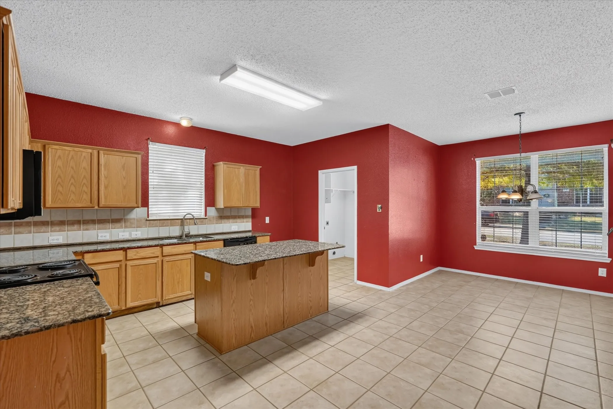 Single Family Residence For Sale in Rockwall County , 2828 Clear Creek Drive, Rockwall, Texas 75032, 4 Bedroom, 3 Bathroom, 2 Garage spaces, 2,844 Sqft, built in 2003, mls#21389669, Real Estate Agent in Rockwall, Homes For Sale in Rockwall county, Homes For Sale in Rockwall, Realtor in Rockwall Texas, Real Estate Brokerage Independent Realty Texas, Luminita Cordes Realtor