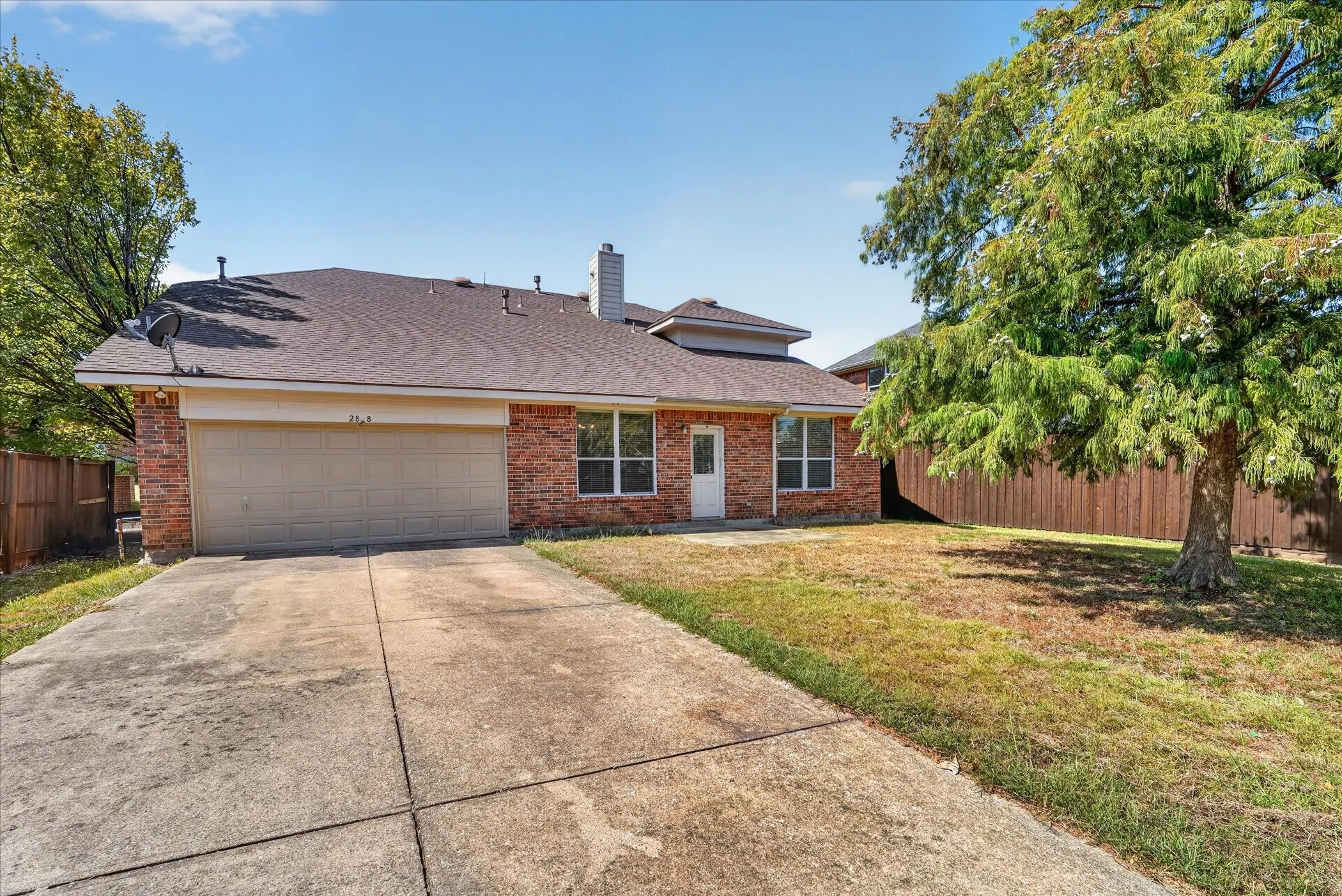 Single Family Residence For Sale in Rockwall County , 2828 Clear Creek Drive, Rockwall, Texas 75032, 4 Bedroom, 3 Bathroom, 2 Garage spaces, 2,844 Sqft, built in 2003, mls#21389669, Real Estate Agent in Rockwall, Homes For Sale in Rockwall county, Homes For Sale in Rockwall, Realtor in Rockwall Texas, Real Estate Brokerage Independent Realty Texas, Luminita Cordes Realtor