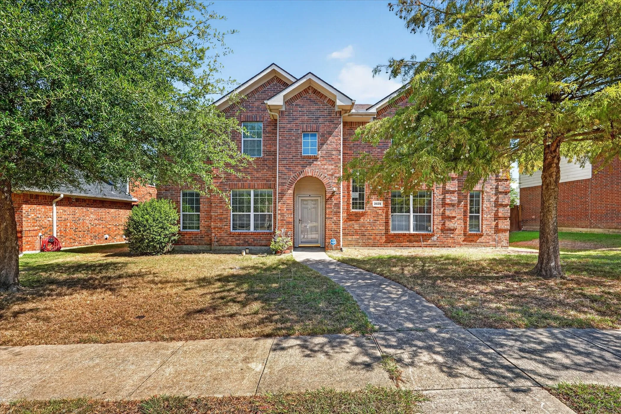 Single Family Residence For Sale in Rockwall County , 2828 Clear Creek Drive, Rockwall, Texas 75032, 4 Bedroom, 3 Bathroom, 2 Garage spaces, 2,844 Sqft, built in 2003, mls#21389669, Real Estate Agent in Rockwall, Homes For Sale in Rockwall county, Homes For Sale in Rockwall, Realtor in Rockwall Texas, Real Estate Brokerage Independent Realty Texas, Luminita Cordes Realtor