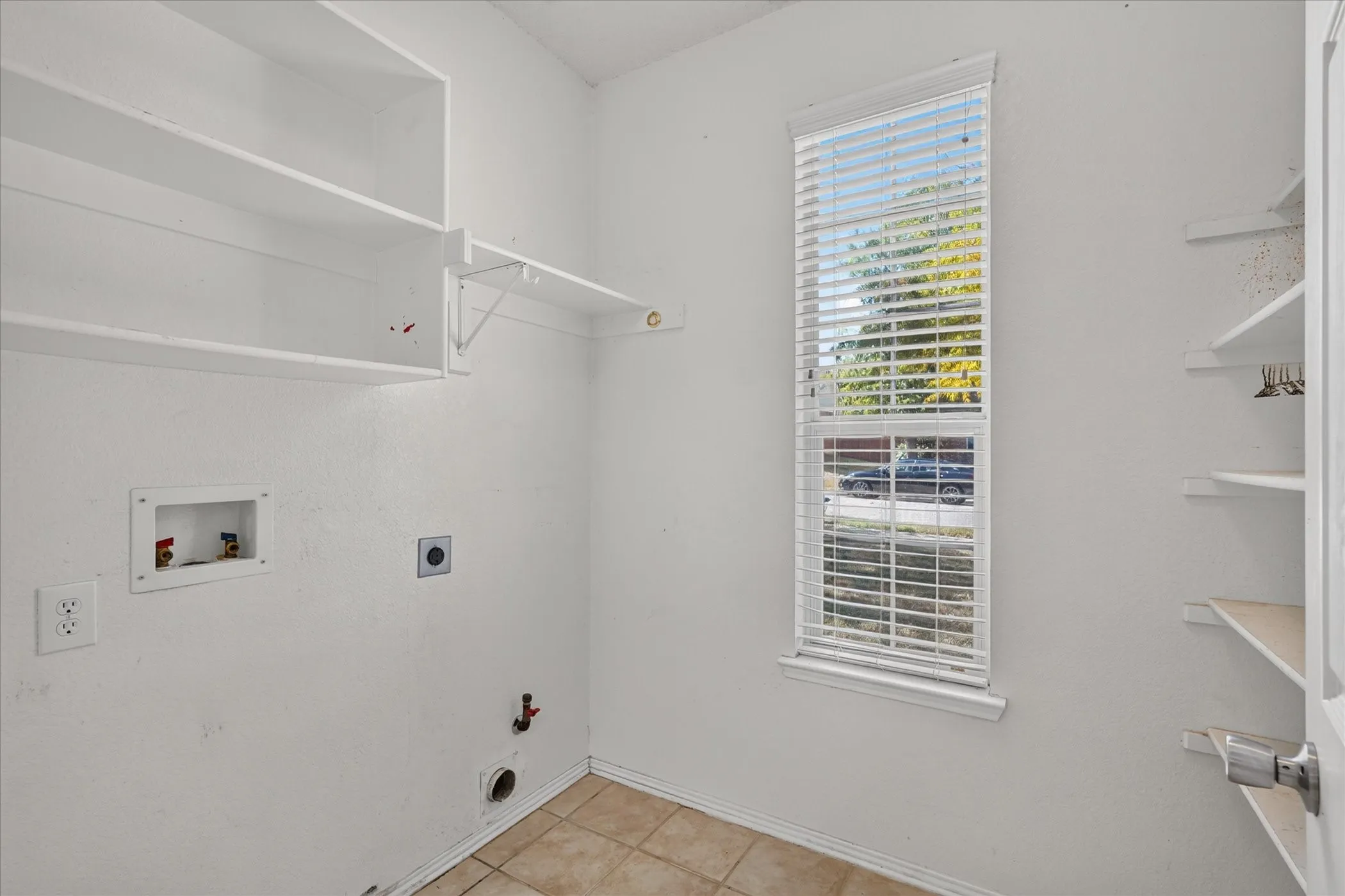 Single Family Residence For Sale in Rockwall County , 2828 Clear Creek Drive, Rockwall, Texas 75032, 4 Bedroom, 3 Bathroom, 2 Garage spaces, 2,844 Sqft, built in 2003, mls#21389669, Real Estate Agent in Rockwall, Homes For Sale in Rockwall county, Homes For Sale in Rockwall, Realtor in Rockwall Texas, Real Estate Brokerage Independent Realty Texas, Luminita Cordes Realtor