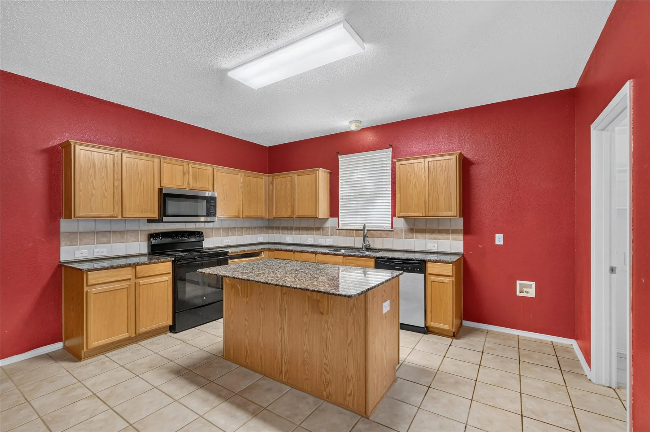 Single Family Residence For Sale in Rockwall County , 2828 Clear Creek Drive, Rockwall, Texas 75032, 4 Bedroom, 3 Bathroom, 2 Garage spaces, 2,844 Sqft, built in 2003, mls#21389669, Real Estate Agent in Rockwall, Homes For Sale in Rockwall county, Homes For Sale in Rockwall, Realtor in Rockwall Texas, Real Estate Brokerage Independent Realty Texas, Luminita Cordes Realtor