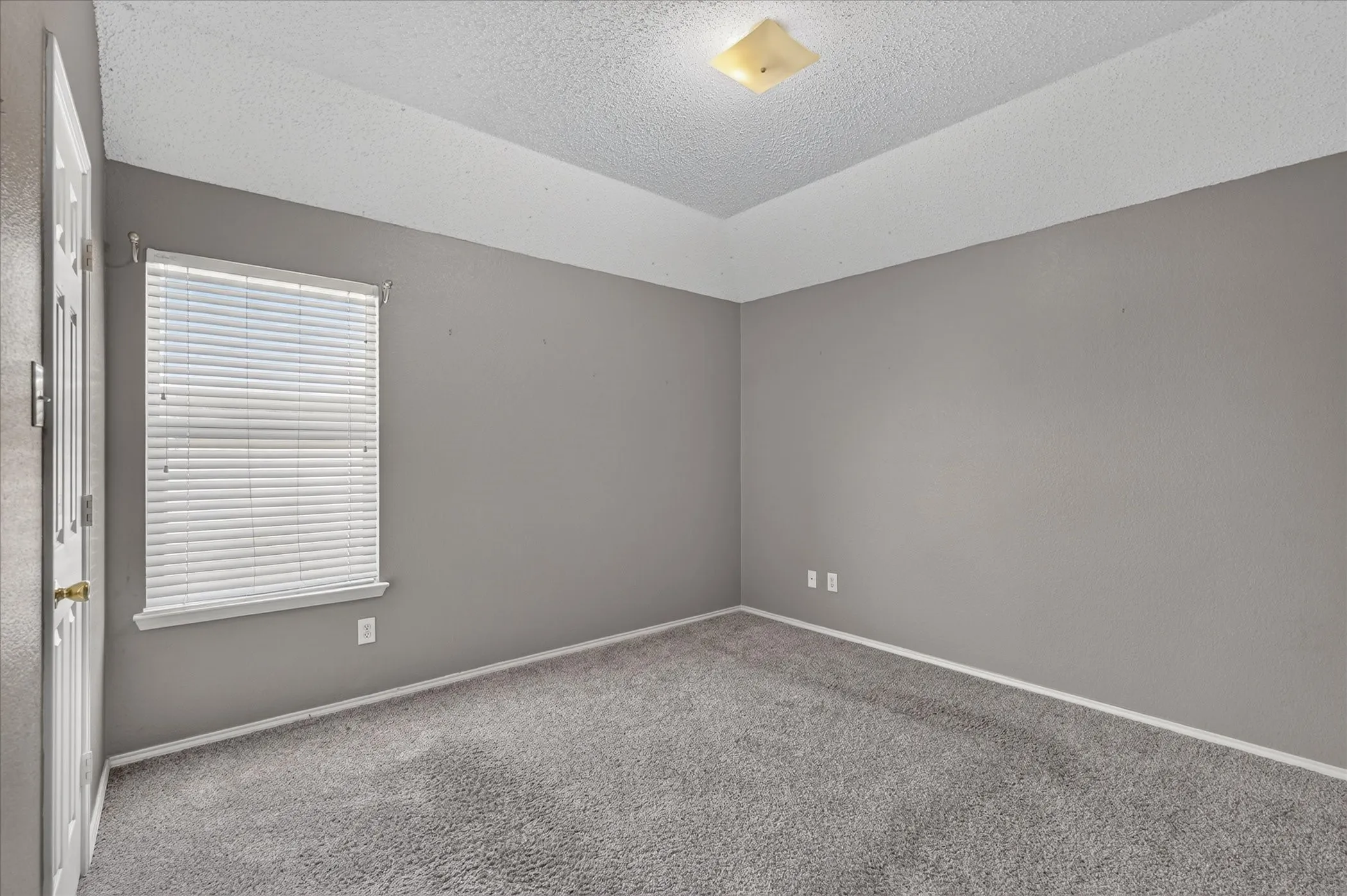 Single Family Residence For Sale in Rockwall County , 2828 Clear Creek Drive, Rockwall, Texas 75032, 4 Bedroom, 3 Bathroom, 2 Garage spaces, 2,844 Sqft, built in 2003, mls#21389669, Real Estate Agent in Rockwall, Homes For Sale in Rockwall county, Homes For Sale in Rockwall, Realtor in Rockwall Texas, Real Estate Brokerage Independent Realty Texas, Luminita Cordes Realtor