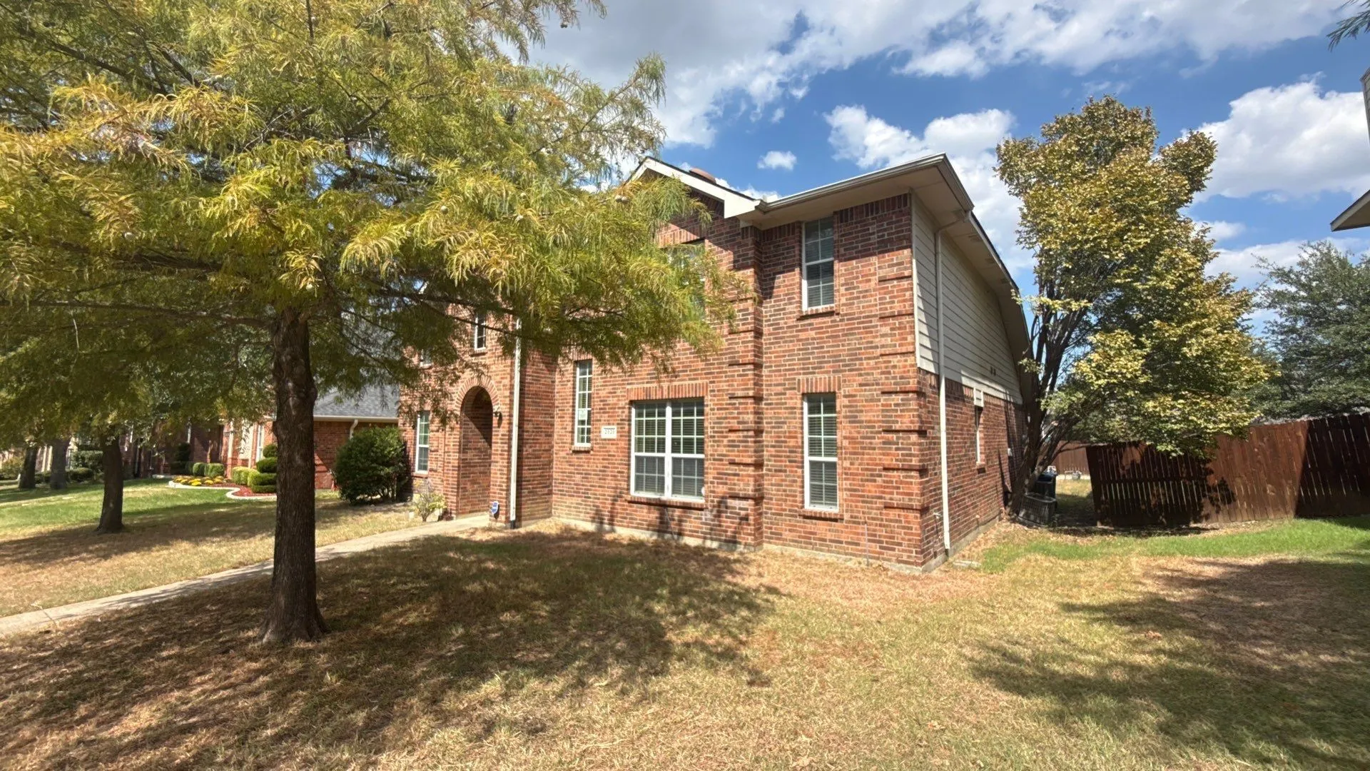 Single Family Residence For Sale in Rockwall County , 2828 Clear Creek Drive, Rockwall, Texas 75032, 4 Bedroom, 3 Bathroom, 2 Garage spaces, 2,844 Sqft, built in 2003, mls#21389669, Real Estate Agent in Rockwall, Homes For Sale in Rockwall county, Homes For Sale in Rockwall, Realtor in Rockwall Texas, Real Estate Brokerage Independent Realty Texas, Luminita Cordes Realtor