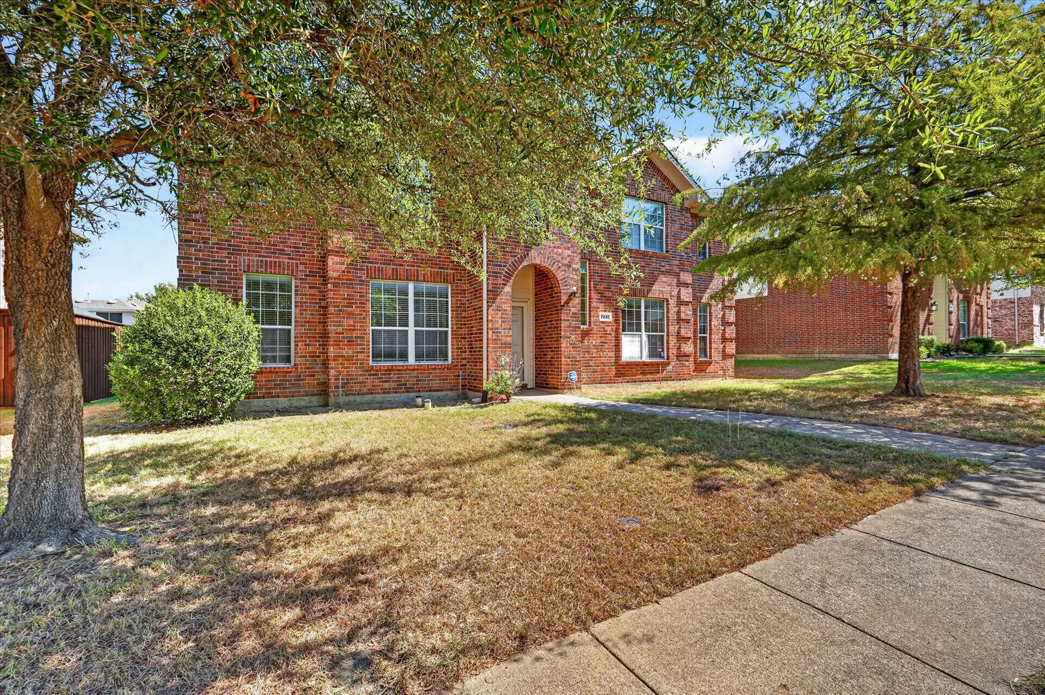 Single Family Residence For Sale in Rockwall County , 2828 Clear Creek Drive, Rockwall, Texas 75032, 4 Bedroom, 3 Bathroom, 2 Garage spaces, 2,844 Sqft, built in 2003, mls#21389669, Real Estate Agent in Rockwall, Homes For Sale in Rockwall county, Homes For Sale in Rockwall, Realtor in Rockwall Texas, Real Estate Brokerage Independent Realty Texas, Luminita Cordes Realtor