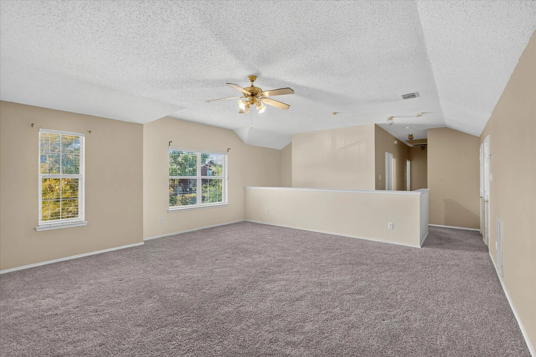 Single Family Residence For Sale in Rockwall County , 2828 Clear Creek Drive, Rockwall, Texas 75032, 4 Bedroom, 3 Bathroom, 2 Garage spaces, 2,844 Sqft, built in 2003, mls#21389669, Real Estate Agent in Rockwall, Homes For Sale in Rockwall county, Homes For Sale in Rockwall, Realtor in Rockwall Texas, Real Estate Brokerage Independent Realty Texas, Luminita Cordes Realtor