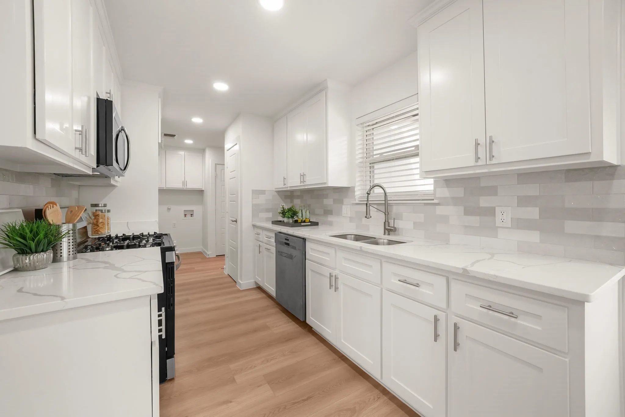 Single Family Residence For Rent in Tarrant County , 5905 Saramac Drive, Watauga, Texas 76148, 4 Bedroom, 3 Bathroom, Garage spaces, 1,840 Sqft, built in 1967, mls#21386279, Real Estate Agent in Watauga, Homes For Rent in Tarrant county, Homes For Rent in Watauga, Realtor in Watauga Texas, Real Estate Brokerage Independent Realty Texas, Luminita Cordes Realtor