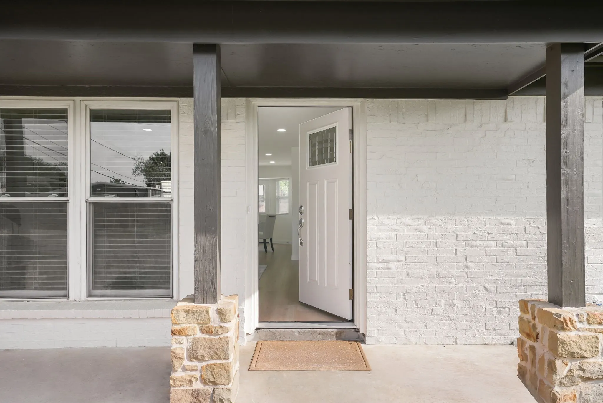 Single Family Residence For Rent in Tarrant County , 5905 Saramac Drive, Watauga, Texas 76148, 4 Bedroom, 3 Bathroom, Garage spaces, 1,840 Sqft, built in 1967, mls#21386279, Real Estate Agent in Watauga, Homes For Rent in Tarrant county, Homes For Rent in Watauga, Realtor in Watauga Texas, Real Estate Brokerage Independent Realty Texas, Luminita Cordes Realtor