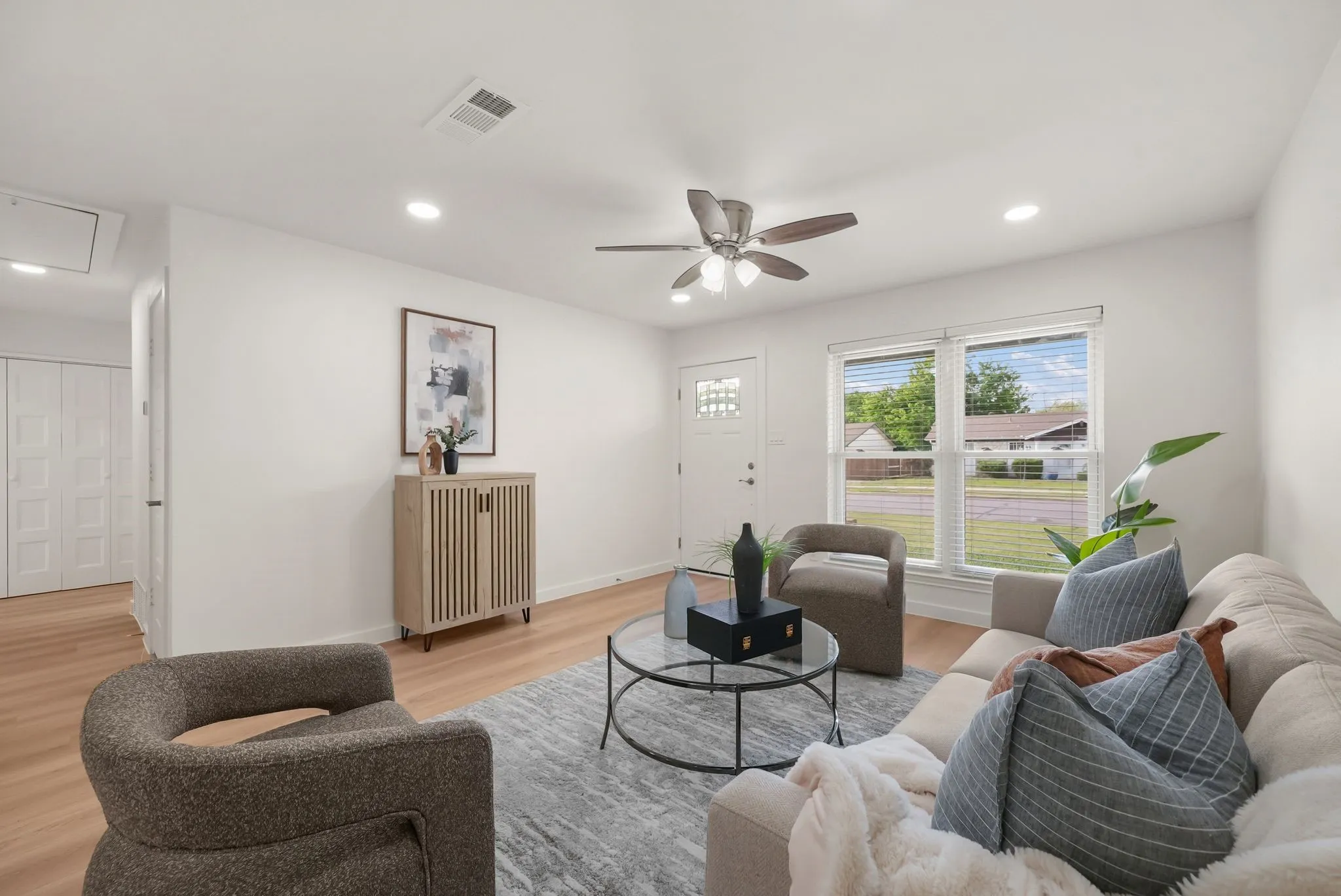 Single Family Residence For Rent in Tarrant County , 5905 Saramac Drive, Watauga, Texas 76148, 4 Bedroom, 3 Bathroom, Garage spaces, 1,840 Sqft, built in 1967, mls#21386279, Real Estate Agent in Watauga, Homes For Rent in Tarrant county, Homes For Rent in Watauga, Realtor in Watauga Texas, Real Estate Brokerage Independent Realty Texas, Luminita Cordes Realtor