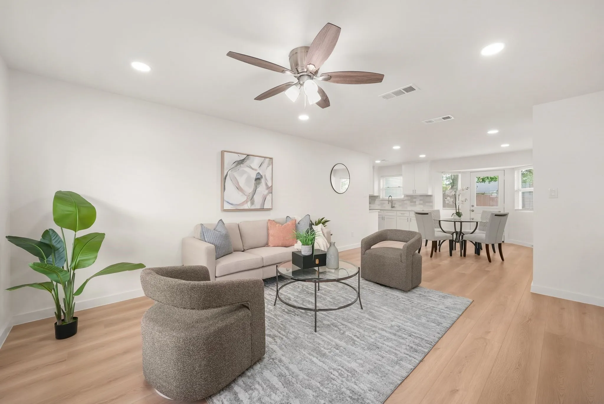 Single Family Residence For Rent in Tarrant County , 5905 Saramac Drive, Watauga, Texas 76148, 4 Bedroom, 3 Bathroom, Garage spaces, 1,840 Sqft, built in 1967, mls#21386279, Real Estate Agent in Watauga, Homes For Rent in Tarrant county, Homes For Rent in Watauga, Realtor in Watauga Texas, Real Estate Brokerage Independent Realty Texas, Luminita Cordes Realtor