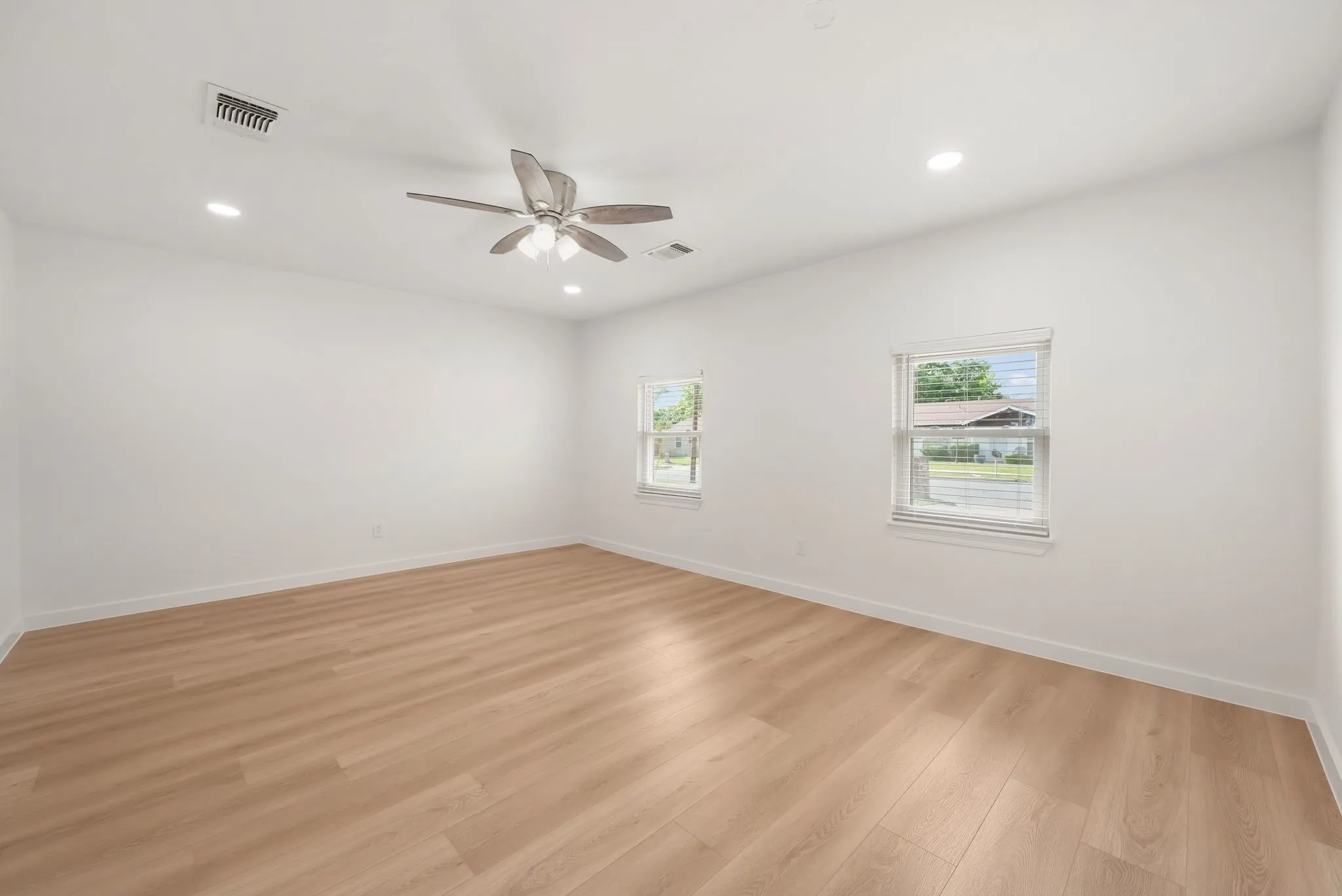 Single Family Residence For Rent in Tarrant County , 5905 Saramac Drive, Watauga, Texas 76148, 4 Bedroom, 3 Bathroom, Garage spaces, 1,840 Sqft, built in 1967, mls#21386279, Real Estate Agent in Watauga, Homes For Rent in Tarrant county, Homes For Rent in Watauga, Realtor in Watauga Texas, Real Estate Brokerage Independent Realty Texas, Luminita Cordes Realtor