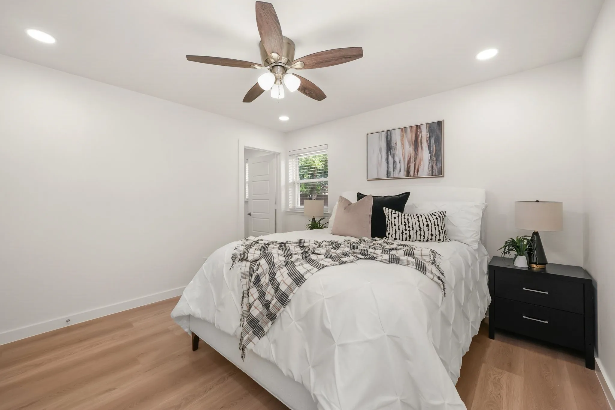 Single Family Residence For Rent in Tarrant County , 5905 Saramac Drive, Watauga, Texas 76148, 4 Bedroom, 3 Bathroom, Garage spaces, 1,840 Sqft, built in 1967, mls#21386279, Real Estate Agent in Watauga, Homes For Rent in Tarrant county, Homes For Rent in Watauga, Realtor in Watauga Texas, Real Estate Brokerage Independent Realty Texas, Luminita Cordes Realtor