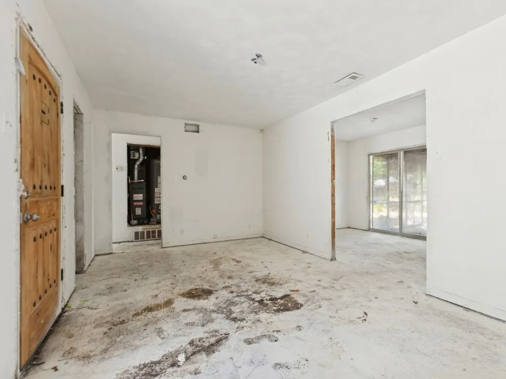 Single Family Residence For Sale in Dallas County , 8917 Freeport Drive, Dallas, Texas 75228, 3 Bedroom, 2 Bathroom, 2 Garage spaces, 1,320 Sqft, built in 1957, mls#21390025, Real Estate Agent in Dallas, Homes For Sale in Dallas county, Homes For Sale in Dallas, Realtor in Dallas Texas, Real Estate Brokerage Independent Realty Texas, Luminita Cordes Realtor