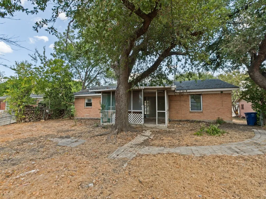 Single Family Residence For Sale in Dallas County , 8917 Freeport Drive, Dallas, Texas 75228, 3 Bedroom, 2 Bathroom, 2 Garage spaces, 1,320 Sqft, built in 1957, mls#21390025, Real Estate Agent in Dallas, Homes For Sale in Dallas county, Homes For Sale in Dallas, Realtor in Dallas Texas, Real Estate Brokerage Independent Realty Texas, Luminita Cordes Realtor