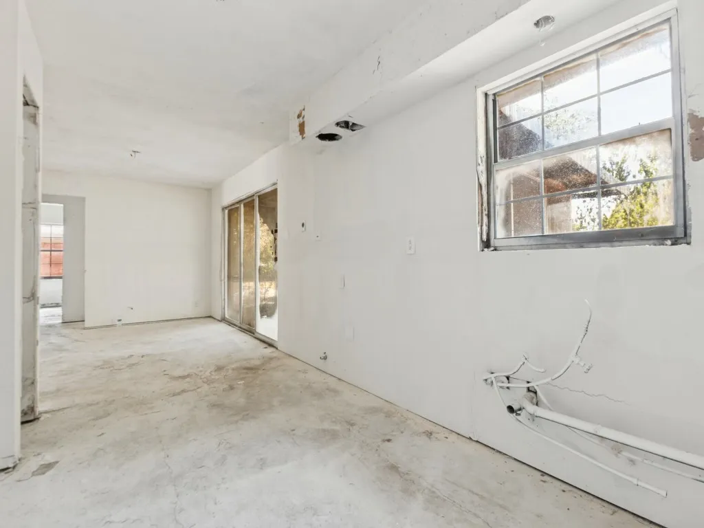 Single Family Residence For Sale in Dallas County , 8917 Freeport Drive, Dallas, Texas 75228, 3 Bedroom, 2 Bathroom, 2 Garage spaces, 1,320 Sqft, built in 1957, mls#21390025, Real Estate Agent in Dallas, Homes For Sale in Dallas county, Homes For Sale in Dallas, Realtor in Dallas Texas, Real Estate Brokerage Independent Realty Texas, Luminita Cordes Realtor