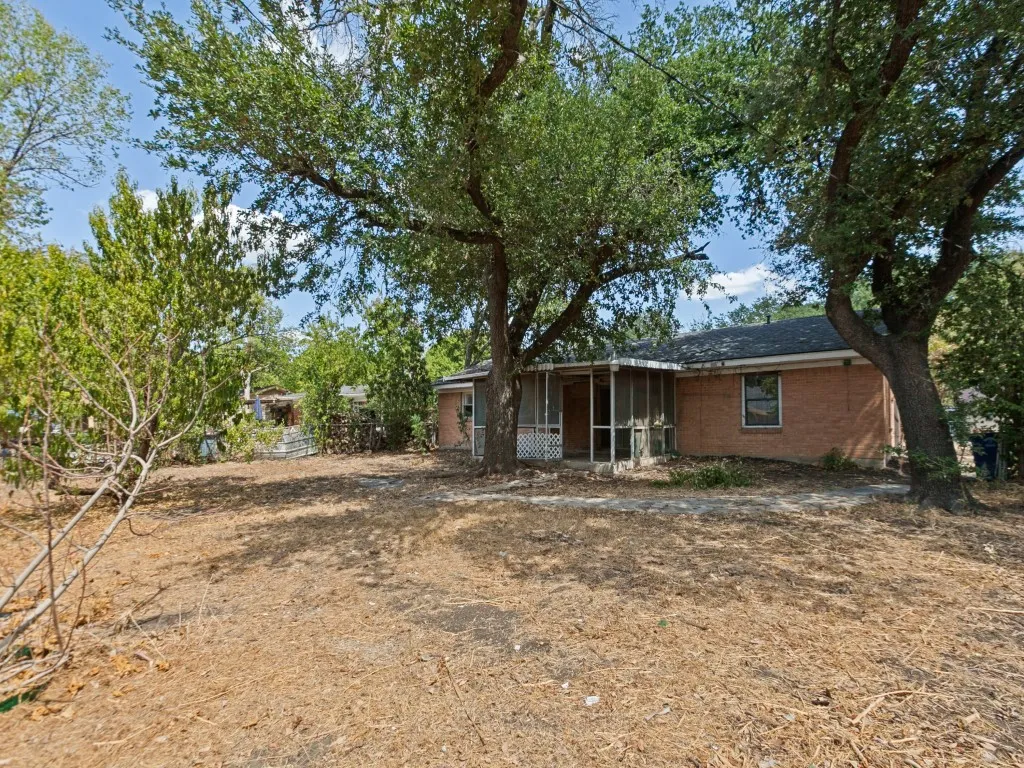 Single Family Residence For Sale in Dallas County , 8917 Freeport Drive, Dallas, Texas 75228, 3 Bedroom, 2 Bathroom, 2 Garage spaces, 1,320 Sqft, built in 1957, mls#21390025, Real Estate Agent in Dallas, Homes For Sale in Dallas county, Homes For Sale in Dallas, Realtor in Dallas Texas, Real Estate Brokerage Independent Realty Texas, Luminita Cordes Realtor