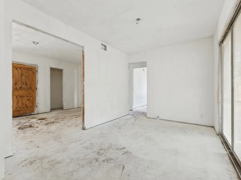 Single Family Residence For Sale in Dallas County , 8917 Freeport Drive, Dallas, Texas 75228, 3 Bedroom, 2 Bathroom, 2 Garage spaces, 1,320 Sqft, built in 1957, mls#21390025, Real Estate Agent in Dallas, Homes For Sale in Dallas county, Homes For Sale in Dallas, Realtor in Dallas Texas, Real Estate Brokerage Independent Realty Texas, Luminita Cordes Realtor