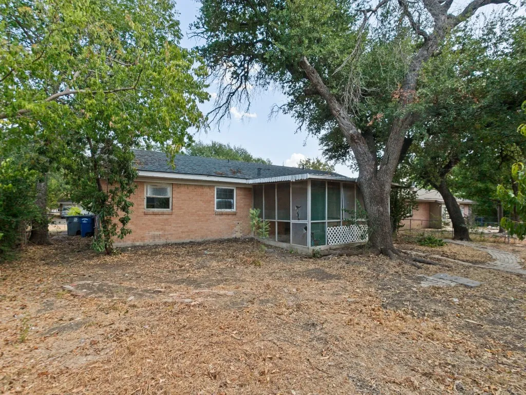 Single Family Residence For Sale in Dallas County , 8917 Freeport Drive, Dallas, Texas 75228, 3 Bedroom, 2 Bathroom, 2 Garage spaces, 1,320 Sqft, built in 1957, mls#21390025, Real Estate Agent in Dallas, Homes For Sale in Dallas county, Homes For Sale in Dallas, Realtor in Dallas Texas, Real Estate Brokerage Independent Realty Texas, Luminita Cordes Realtor