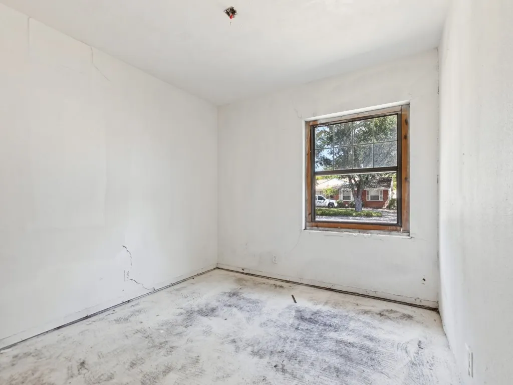 Single Family Residence For Sale in Dallas County , 8917 Freeport Drive, Dallas, Texas 75228, 3 Bedroom, 2 Bathroom, 2 Garage spaces, 1,320 Sqft, built in 1957, mls#21390025, Real Estate Agent in Dallas, Homes For Sale in Dallas county, Homes For Sale in Dallas, Realtor in Dallas Texas, Real Estate Brokerage Independent Realty Texas, Luminita Cordes Realtor
