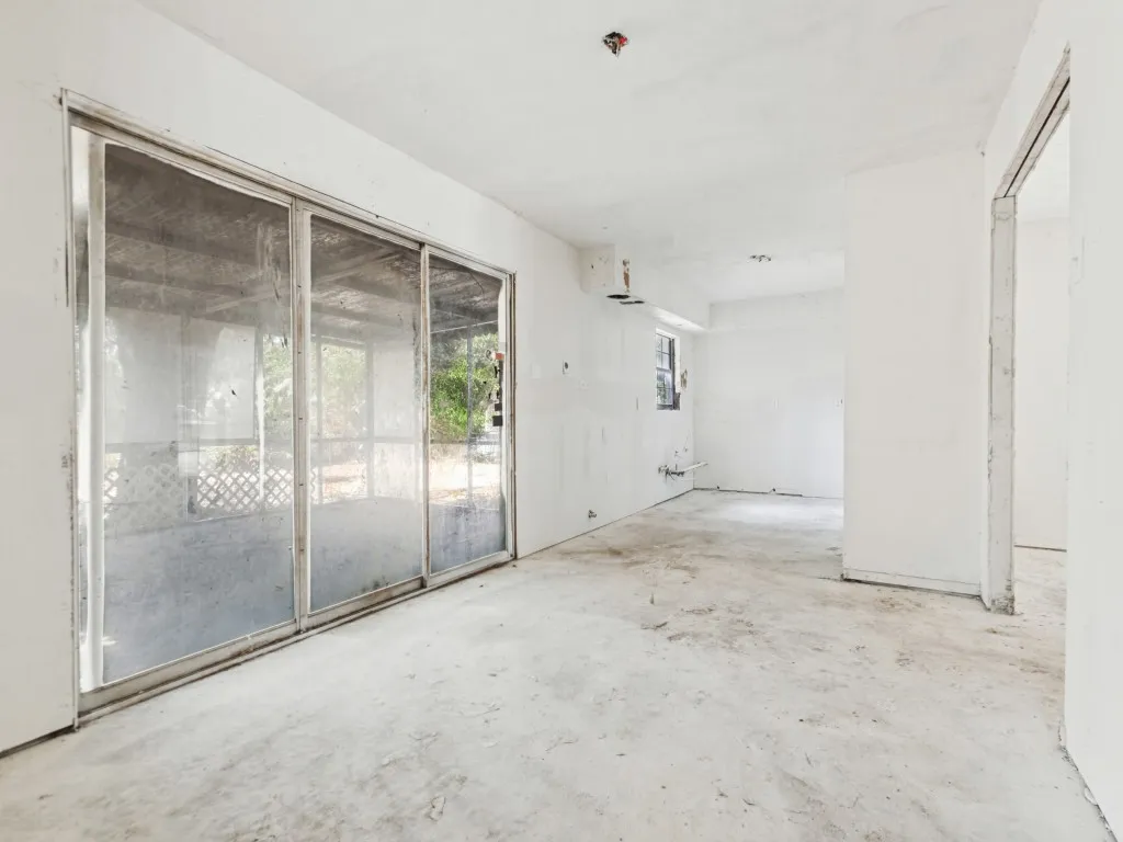 Single Family Residence For Sale in Dallas County , 8917 Freeport Drive, Dallas, Texas 75228, 3 Bedroom, 2 Bathroom, 2 Garage spaces, 1,320 Sqft, built in 1957, mls#21390025, Real Estate Agent in Dallas, Homes For Sale in Dallas county, Homes For Sale in Dallas, Realtor in Dallas Texas, Real Estate Brokerage Independent Realty Texas, Luminita Cordes Realtor