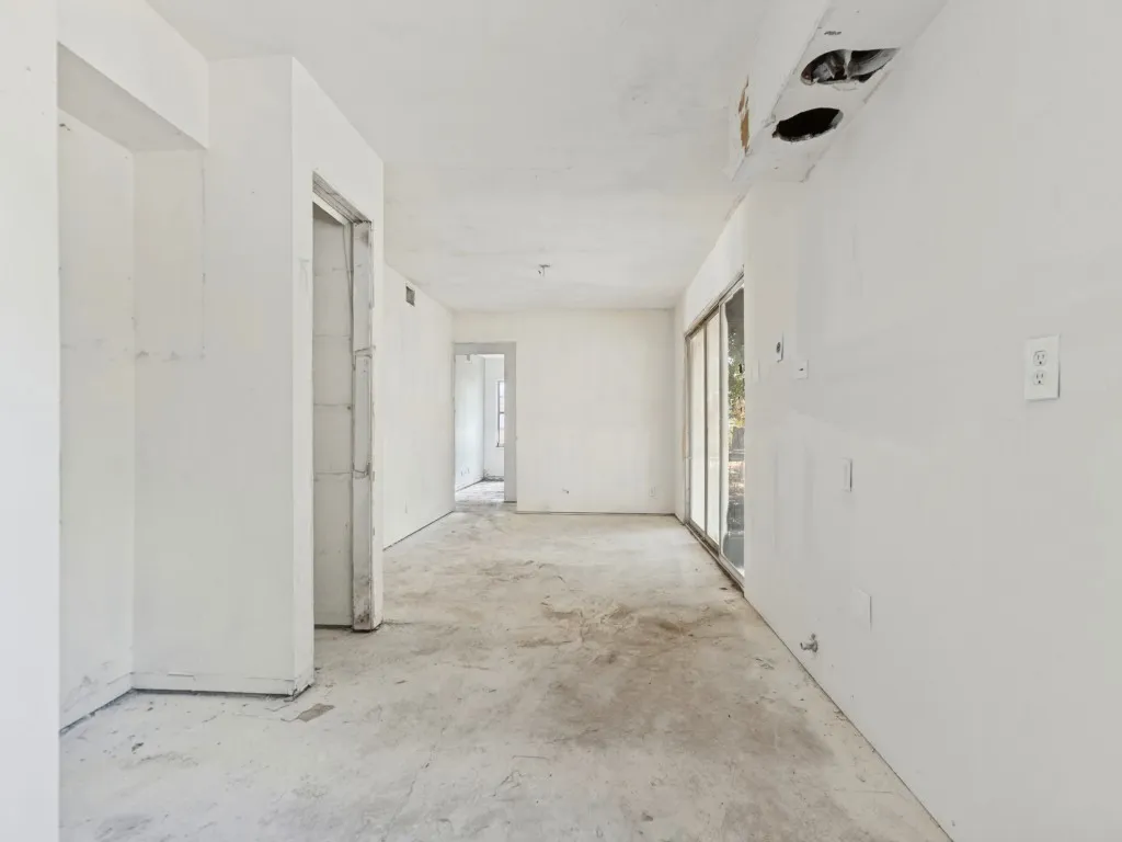 Single Family Residence For Sale in Dallas County , 8917 Freeport Drive, Dallas, Texas 75228, 3 Bedroom, 2 Bathroom, 2 Garage spaces, 1,320 Sqft, built in 1957, mls#21390025, Real Estate Agent in Dallas, Homes For Sale in Dallas county, Homes For Sale in Dallas, Realtor in Dallas Texas, Real Estate Brokerage Independent Realty Texas, Luminita Cordes Realtor