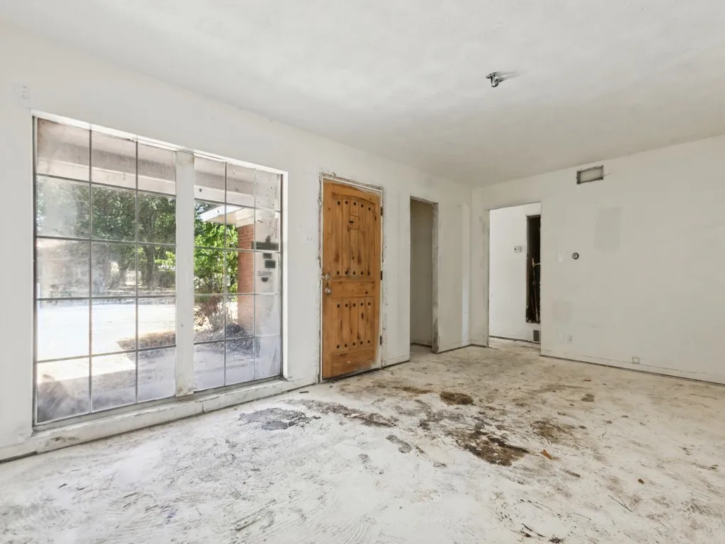 Single Family Residence For Sale in Dallas County , 8917 Freeport Drive, Dallas, Texas 75228, 3 Bedroom, 2 Bathroom, 2 Garage spaces, 1,320 Sqft, built in 1957, mls#21390025, Real Estate Agent in Dallas, Homes For Sale in Dallas county, Homes For Sale in Dallas, Realtor in Dallas Texas, Real Estate Brokerage Independent Realty Texas, Luminita Cordes Realtor