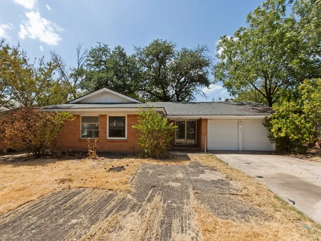 Single Family Residence For Sale in Dallas County , 8917 Freeport Drive, Dallas, Texas 75228, 3 Bedroom, 2 Bathroom, 2 Garage spaces, 1,320 Sqft, built in 1957, mls#21390025, Real Estate Agent in Dallas, Homes For Sale in Dallas county, Homes For Sale in Dallas, Realtor in Dallas Texas, Real Estate Brokerage Independent Realty Texas, Luminita Cordes Realtor