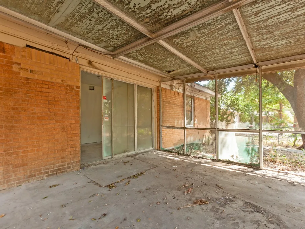 Single Family Residence For Sale in Dallas County , 8917 Freeport Drive, Dallas, Texas 75228, 3 Bedroom, 2 Bathroom, 2 Garage spaces, 1,320 Sqft, built in 1957, mls#21390025, Real Estate Agent in Dallas, Homes For Sale in Dallas county, Homes For Sale in Dallas, Realtor in Dallas Texas, Real Estate Brokerage Independent Realty Texas, Luminita Cordes Realtor