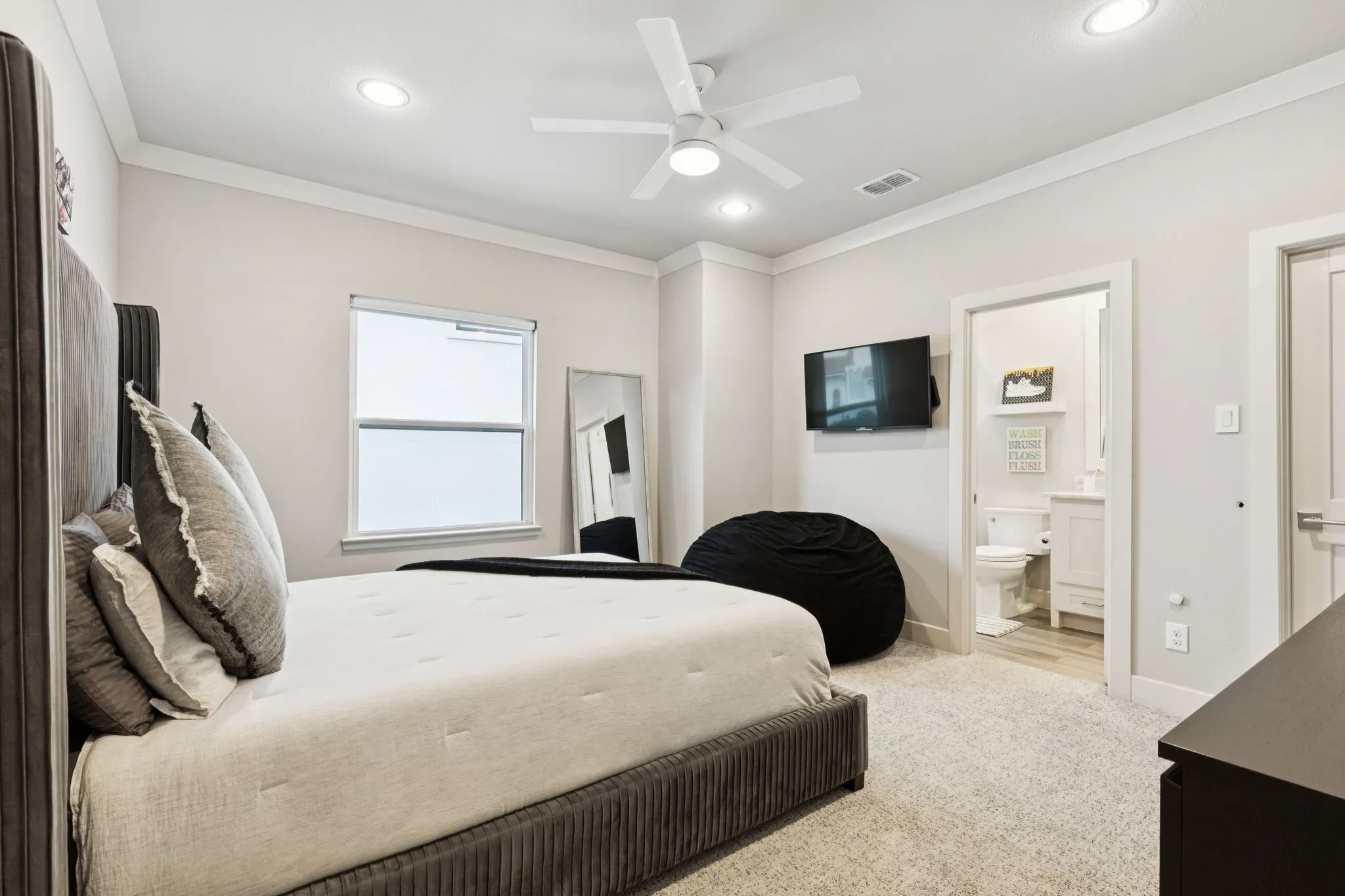 Single Family Residence For Sale in Collin County , 6159 Norwood Drive, Frisco, Texas 75034, 6 Bedroom, 6 Bathroom, 2 Garage spaces, 5,102 Sqft, built in 2017, mls#21390999, Real Estate Agent in Frisco, Homes For Sale in Collin county, Homes For Sale in Frisco, Realtor in Frisco Texas, Real Estate Brokerage Independent Realty Texas, Luminita Cordes Realtor