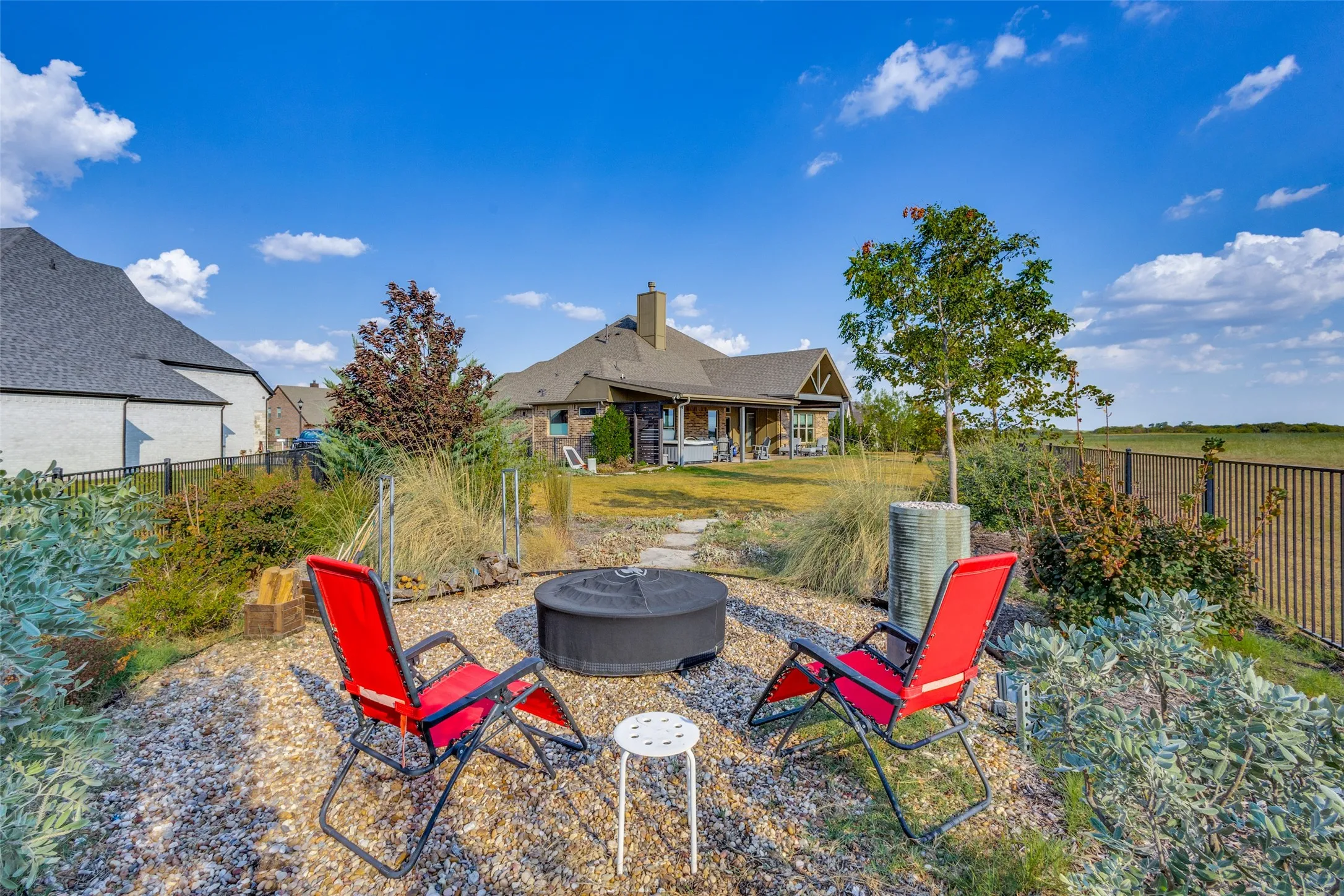 Single Family Residence For Sale in Grayson County , 1605 Covered Bridge Ct, Gunter, Texas 75058, 4 Bedroom, 3 Bathroom, 2 Garage spaces, 2,600 Sqft, built in 2020, mls#21391010, Real Estate Agent in Gunter, Homes For Sale in Grayson county, Homes For Sale in Gunter, Realtor in Gunter Texas, Real Estate Brokerage Independent Realty Texas, Luminita Cordes Realtor