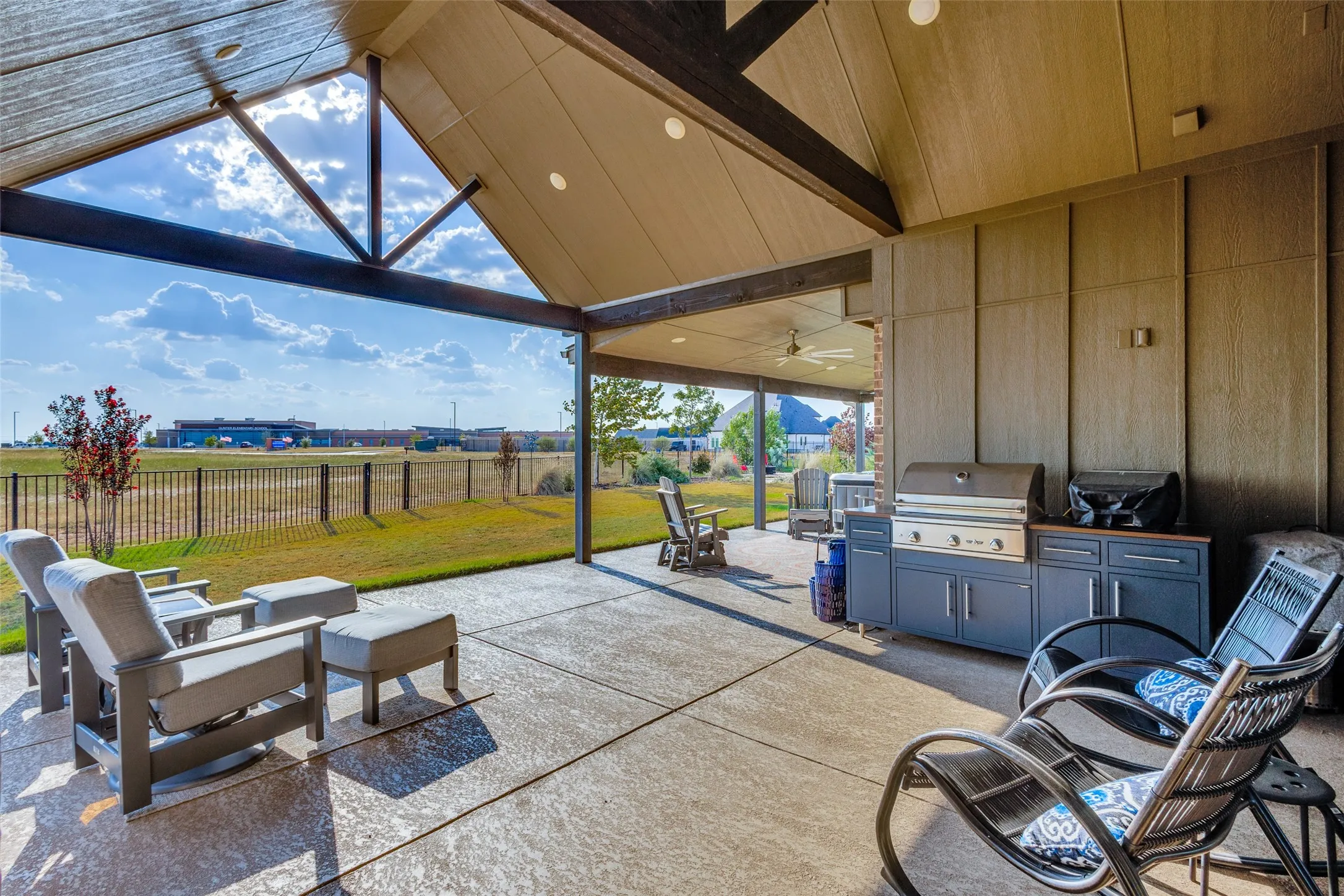 Single Family Residence For Sale in Grayson County , 1605 Covered Bridge Ct, Gunter, Texas 75058, 4 Bedroom, 3 Bathroom, 2 Garage spaces, 2,600 Sqft, built in 2020, mls#21391010, Real Estate Agent in Gunter, Homes For Sale in Grayson county, Homes For Sale in Gunter, Realtor in Gunter Texas, Real Estate Brokerage Independent Realty Texas, Luminita Cordes Realtor